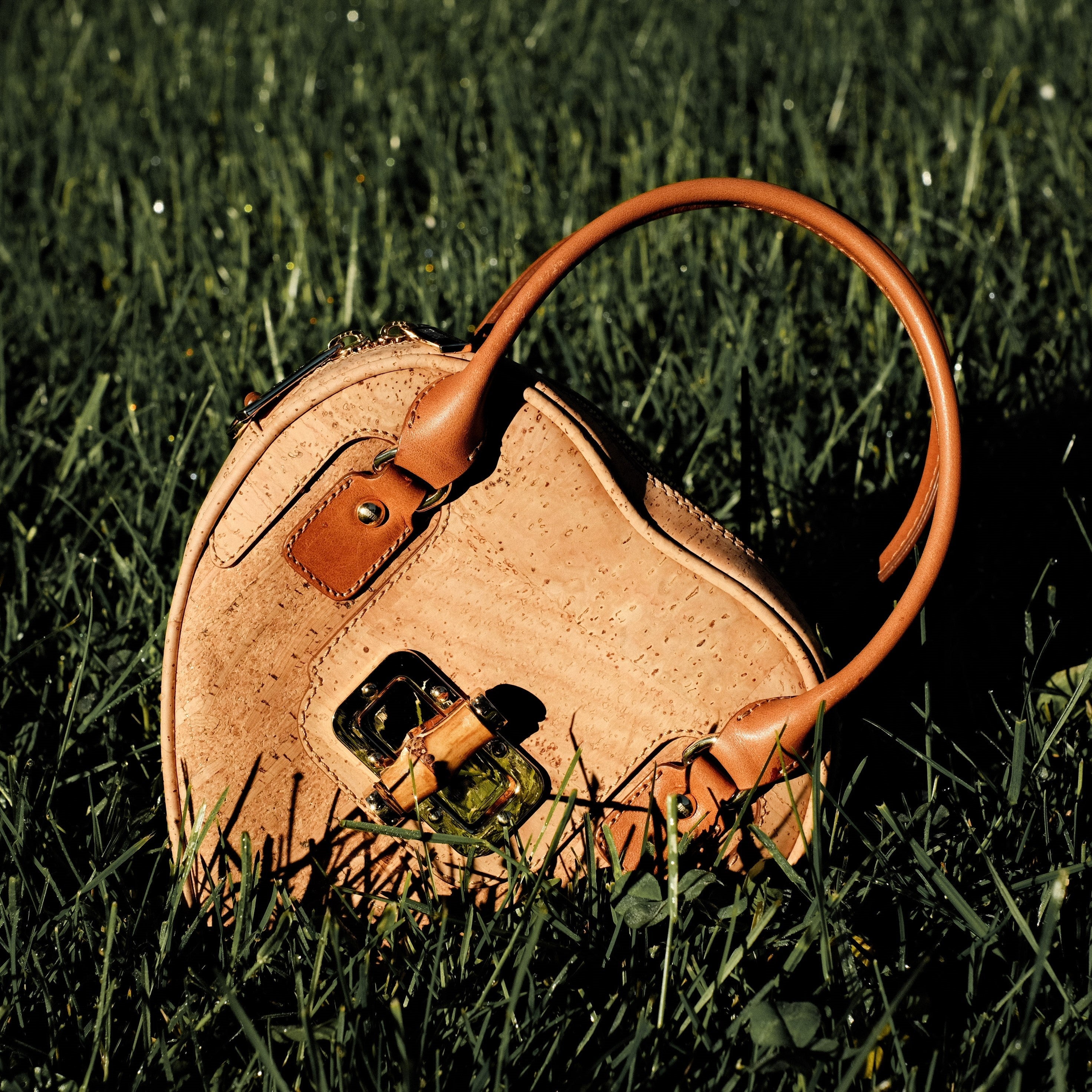 Dirndltasche aus Kork in Herzform