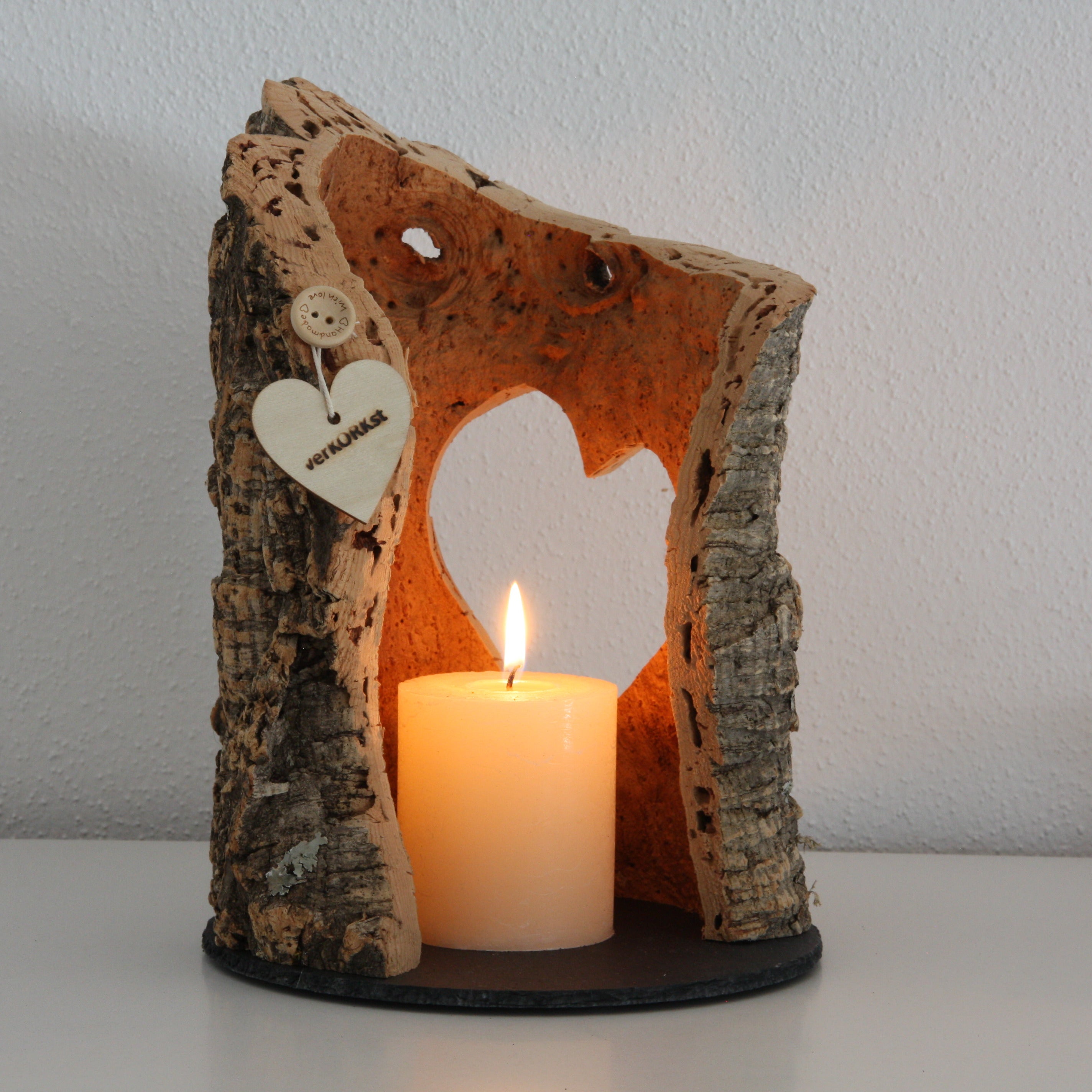verKORKst Premium Windlicht mit HERZ-Ausschnitt aus Korkrinde * Teelichthalter Kerzenhalter * rustikale Dekoration * Präsentation Kerzen * handmade * Unikat