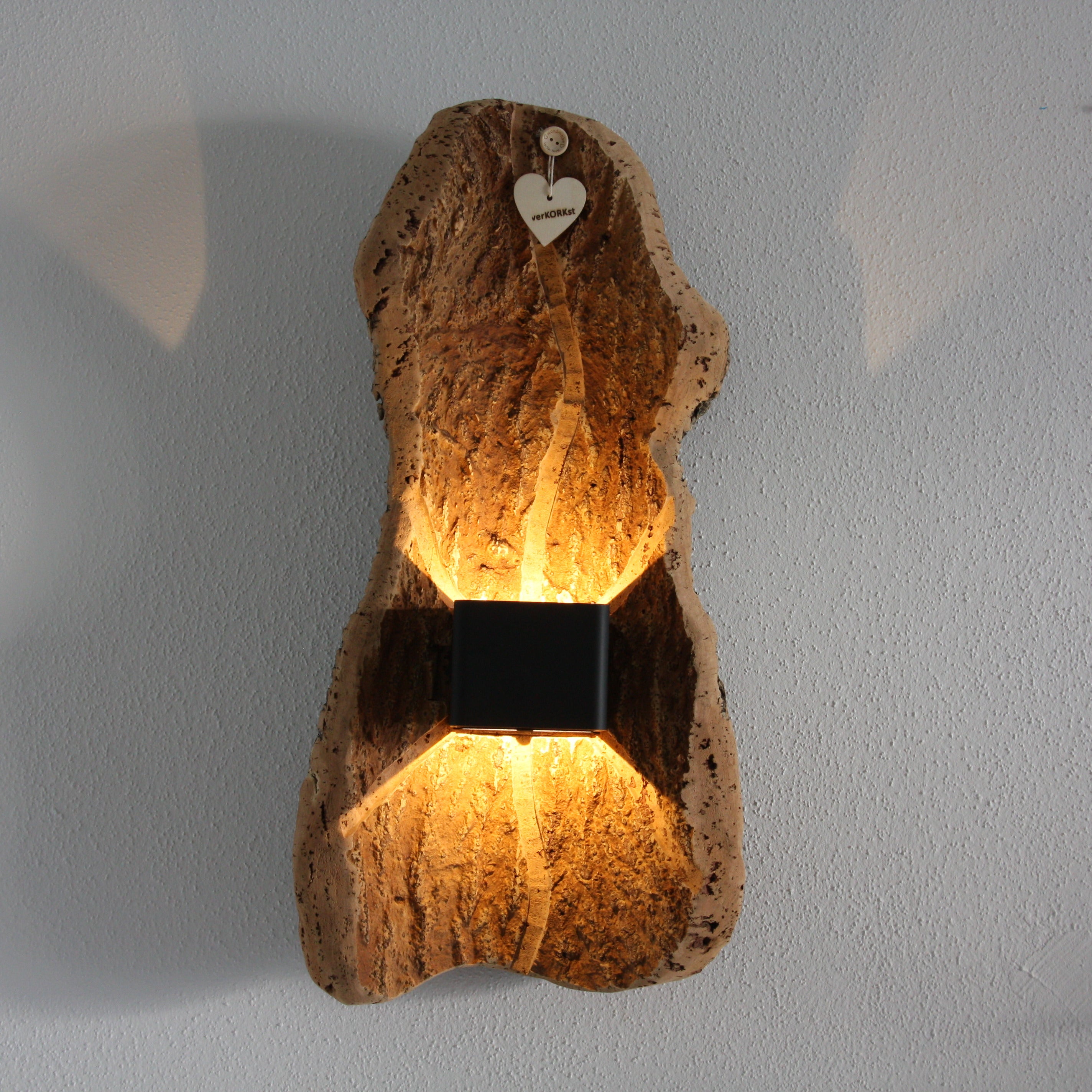 verKORKst Premium Wandlampe kabellos aus Korkrinde * Akku aufladbar * Bewegungssensor * Exklusive Vintage Wandleuchte im Landhausstil