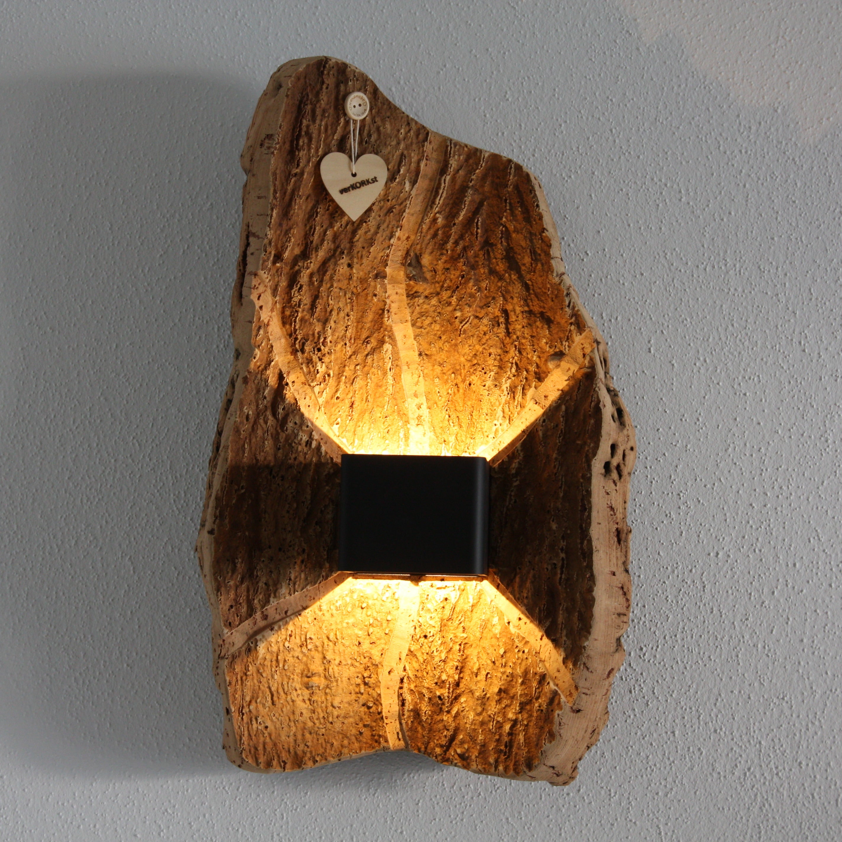 verKORKst Premium Wandlampe kabellos aus Korkrinde * Akku aufladbar * Bewegungssensor * Exklusive Vintage Wandleuchte im Landhausstil