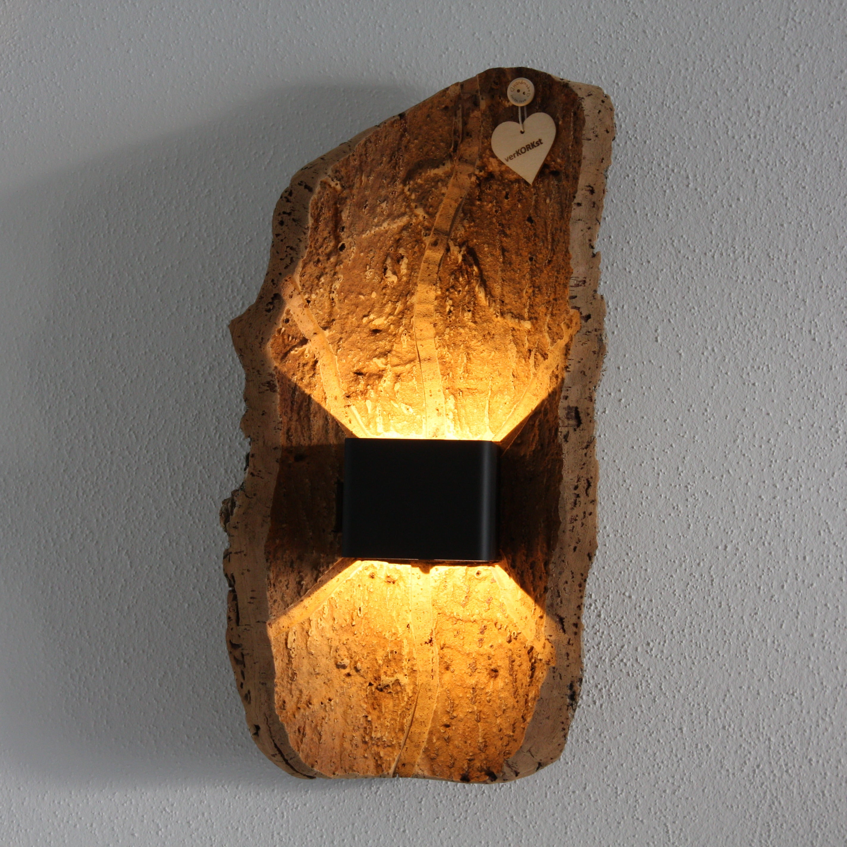 verKORKst Premium Wandlampe kabellos aus Korkrinde * Akku aufladbar * Bewegungssensor * Exklusive Vintage Wandleuchte im Landhausstil