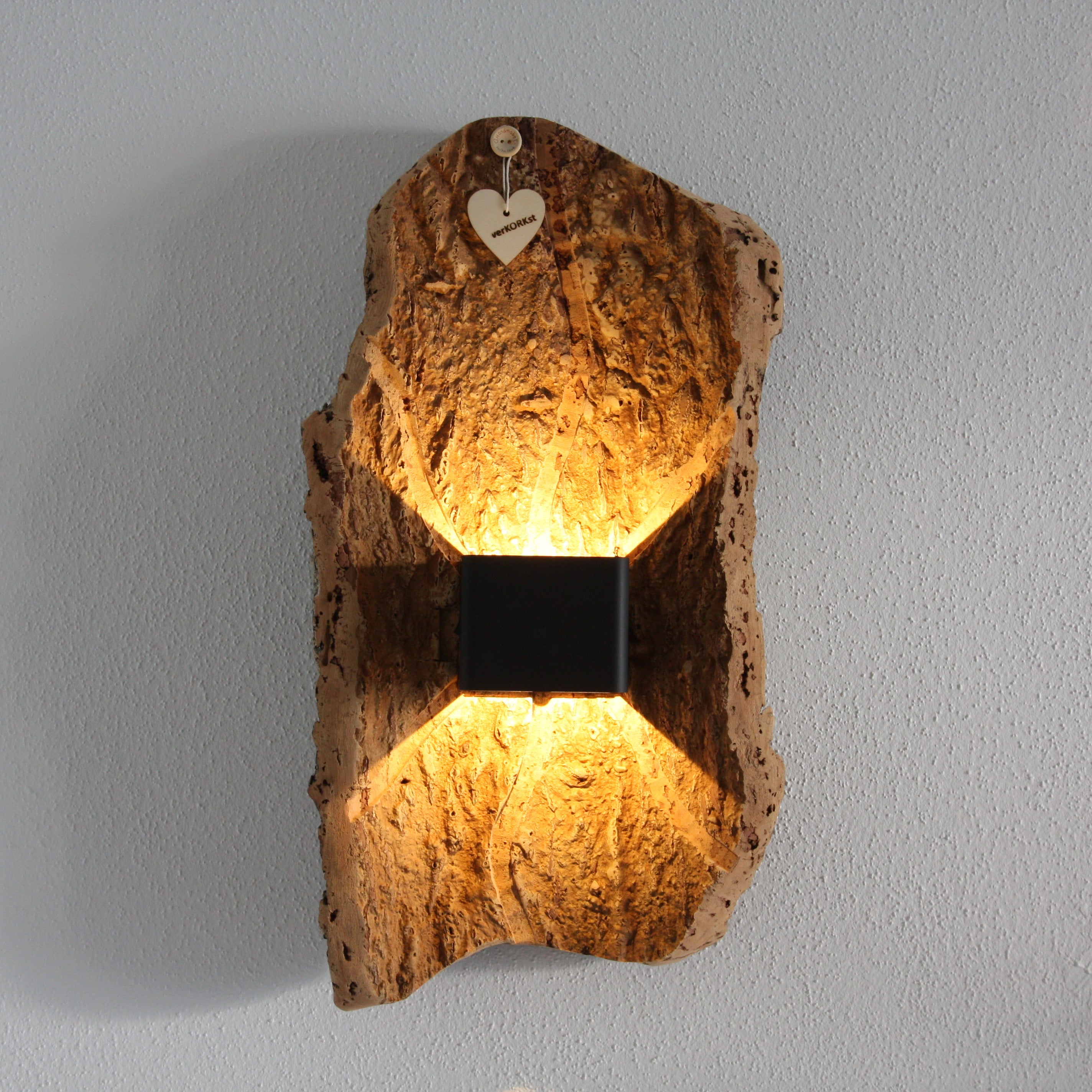 verKORKst Premium Wandlampe kabellos aus Korkrinde * Akku aufladbar * Bewegungssensor * Exklusive Vintage Wandleuchte im Landhausstil