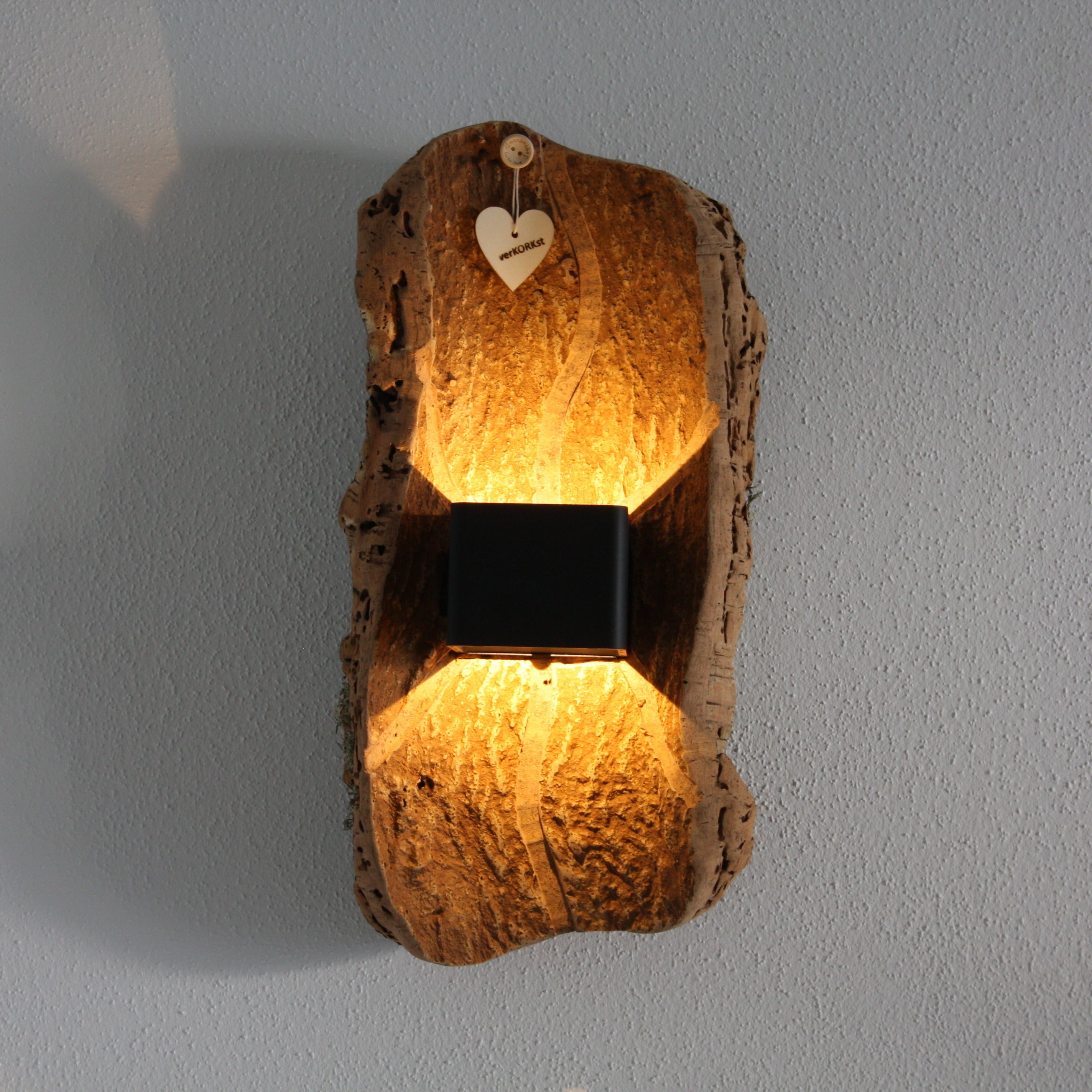 verKORKst Premium Wandlampe kabellos aus Korkrinde * Akku aufladbar * Bewegungssensor * Exklusive Vintage Wandleuchte im Landhausstil