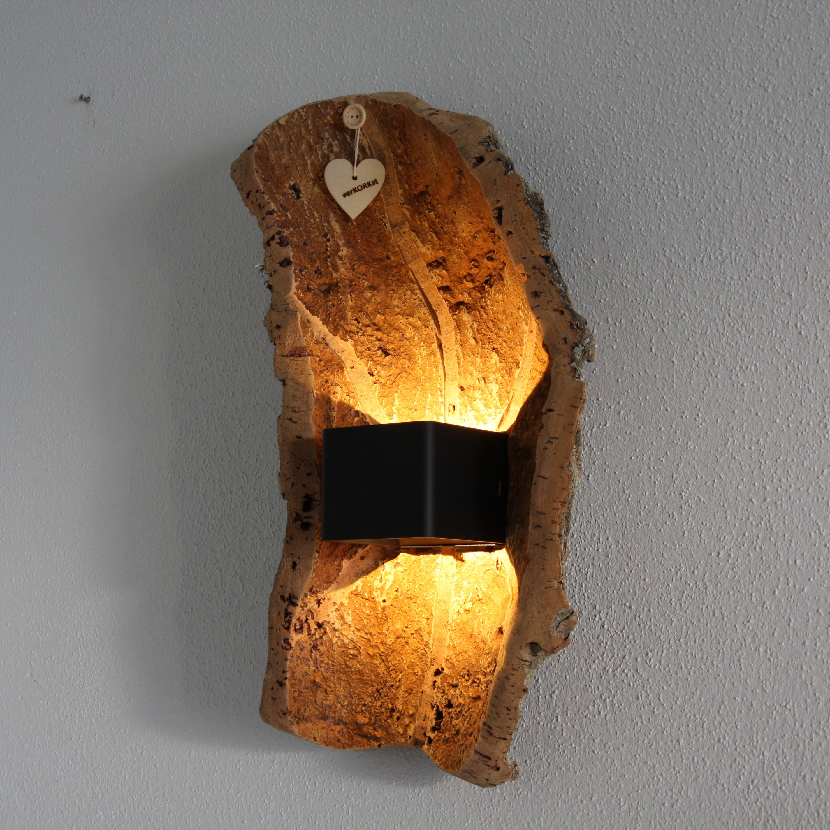 verKORKst Premium Wandlampe kabellos aus Korkrinde * Akku aufladbar * Bewegungssensor * Exklusive Vintage Wandleuchte im Landhausstil