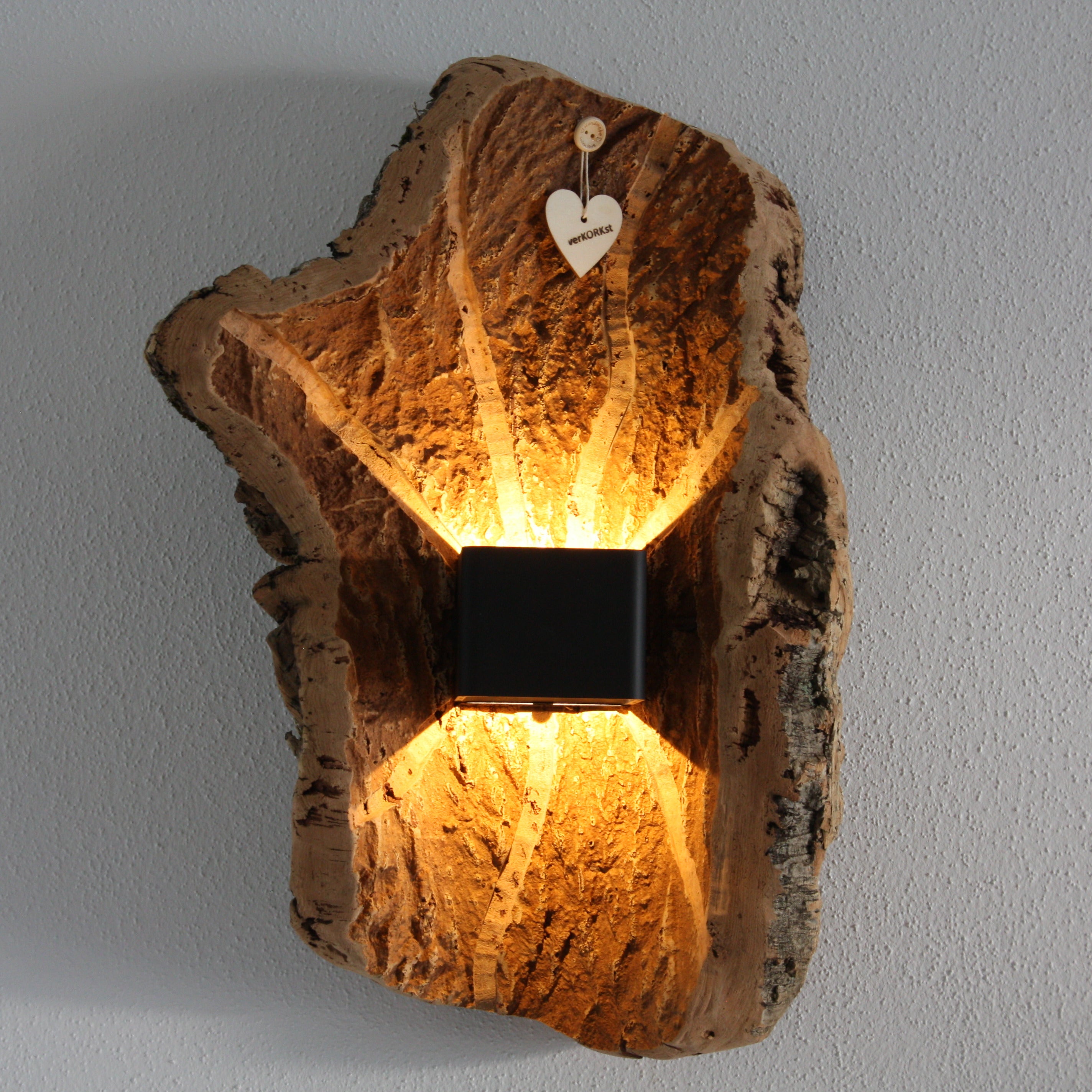 verKORKst Premium Wandlampe kabellos aus Korkrinde * Akku aufladbar * Bewegungssensor * Exklusive Vintage Wandleuchte im Landhausstil