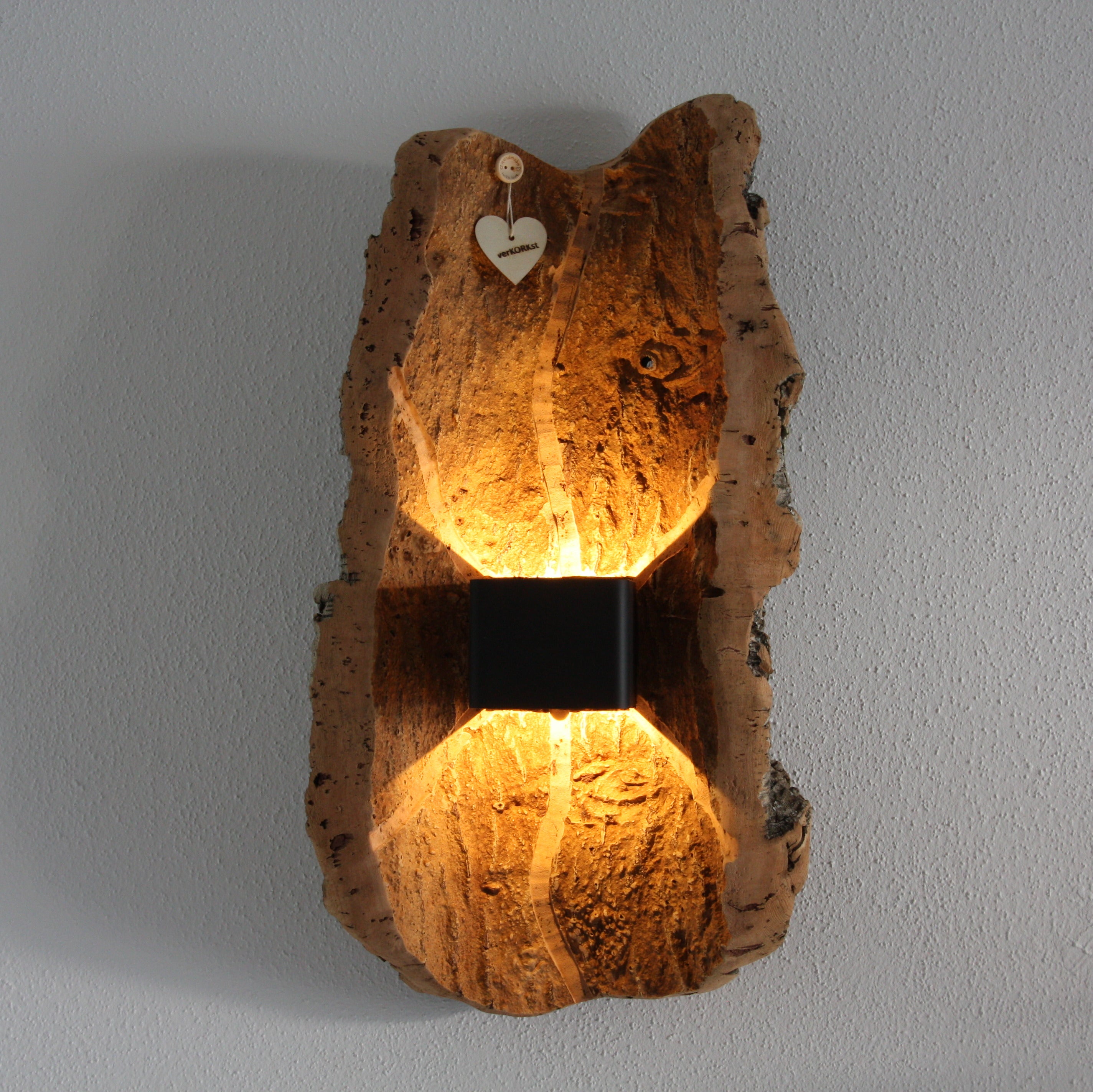 verKORKst Premium Wandlampe kabellos aus Korkrinde * Akku aufladbar * Bewegungssensor * Exklusive Vintage Wandleuchte im Landhausstil