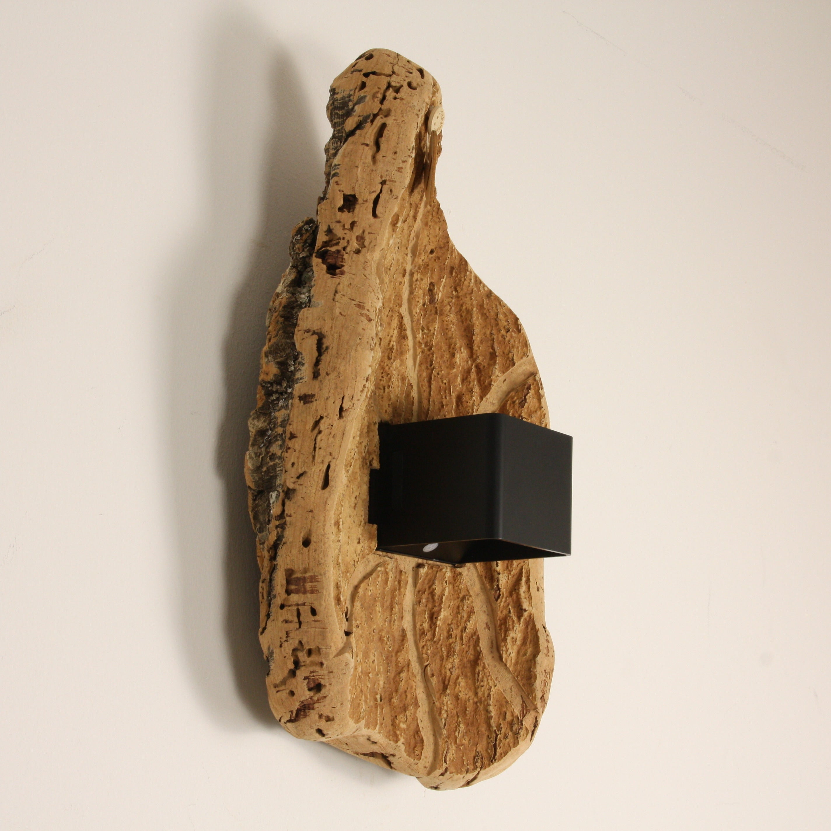 verKORKst Premium Wandlampe kabellos aus Korkrinde * Akku aufladbar * Bewegungssensor * Exklusive Vintage Wandleuchte im Landhausstil * handmade in Germany