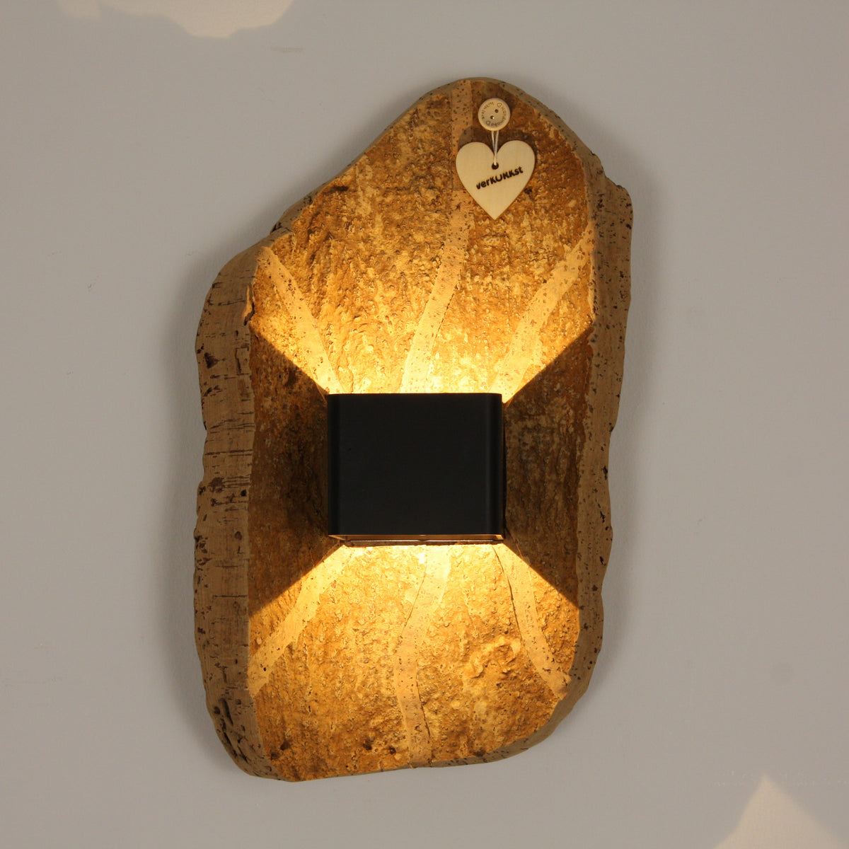 verKORKst Premium Wandlampe kabellos aus Korkrinde * Akku aufladbar * Bewegungssensor * Exklusive Vintage Wandleuchte im Landhausstil * handmade in Germany