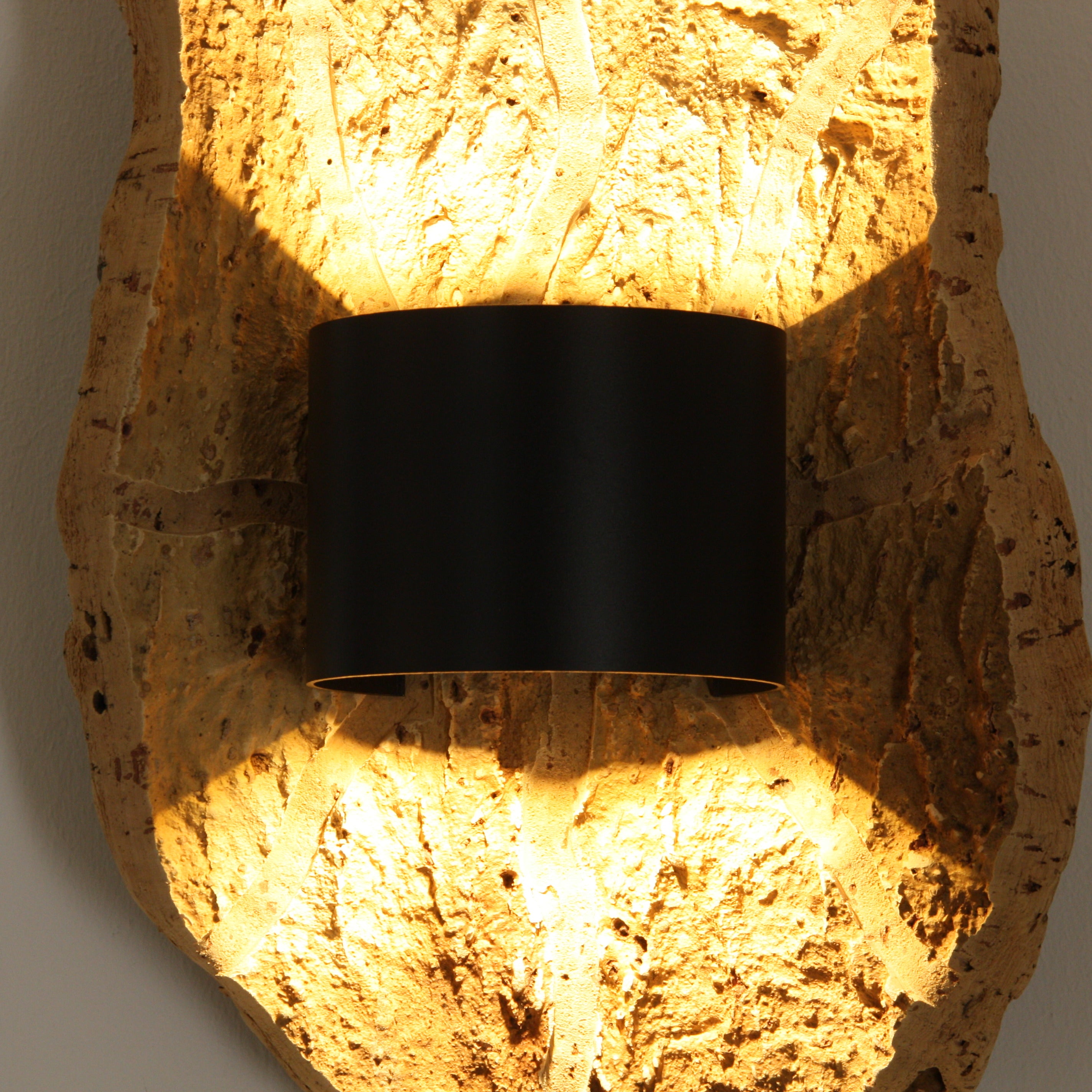 verKORKst Premium Wandlampe aus Korkrinde für Innen-&Außen * IP54 * Exklusive Vintage Wandleuchte im Landhausstil * Wohnzimmer Terrasse