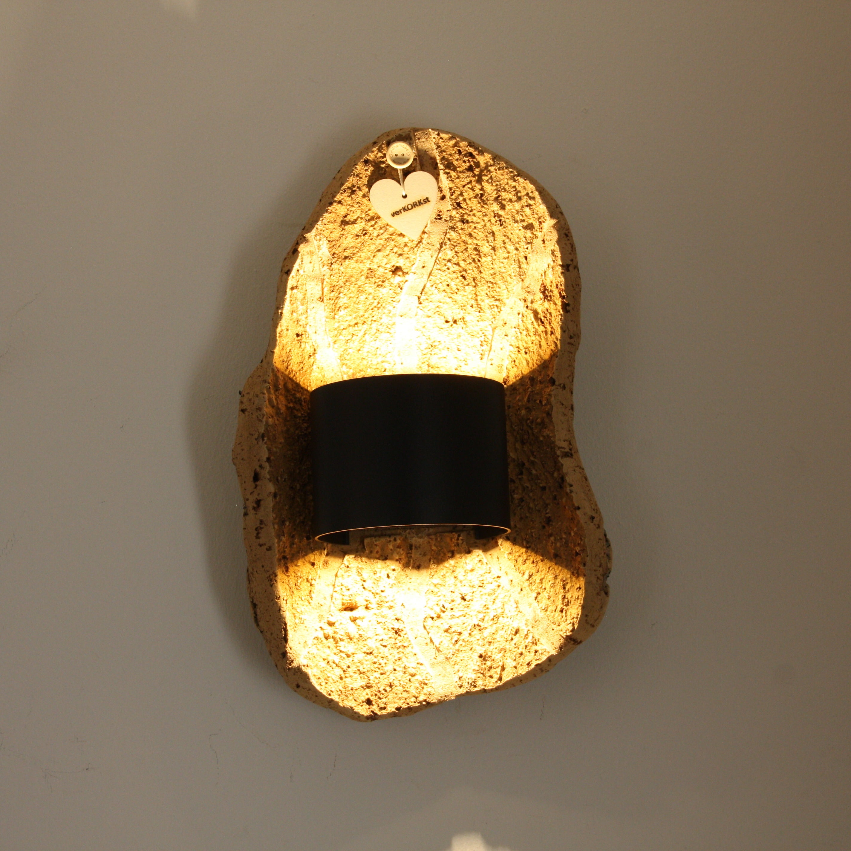 verKORKst Premium Wandlampe aus Korkrinde für Innen-&Außen * IP54 * Exklusive Vintage Wandleuchte im Landhausstil * Wohnzimmer Terrasse
