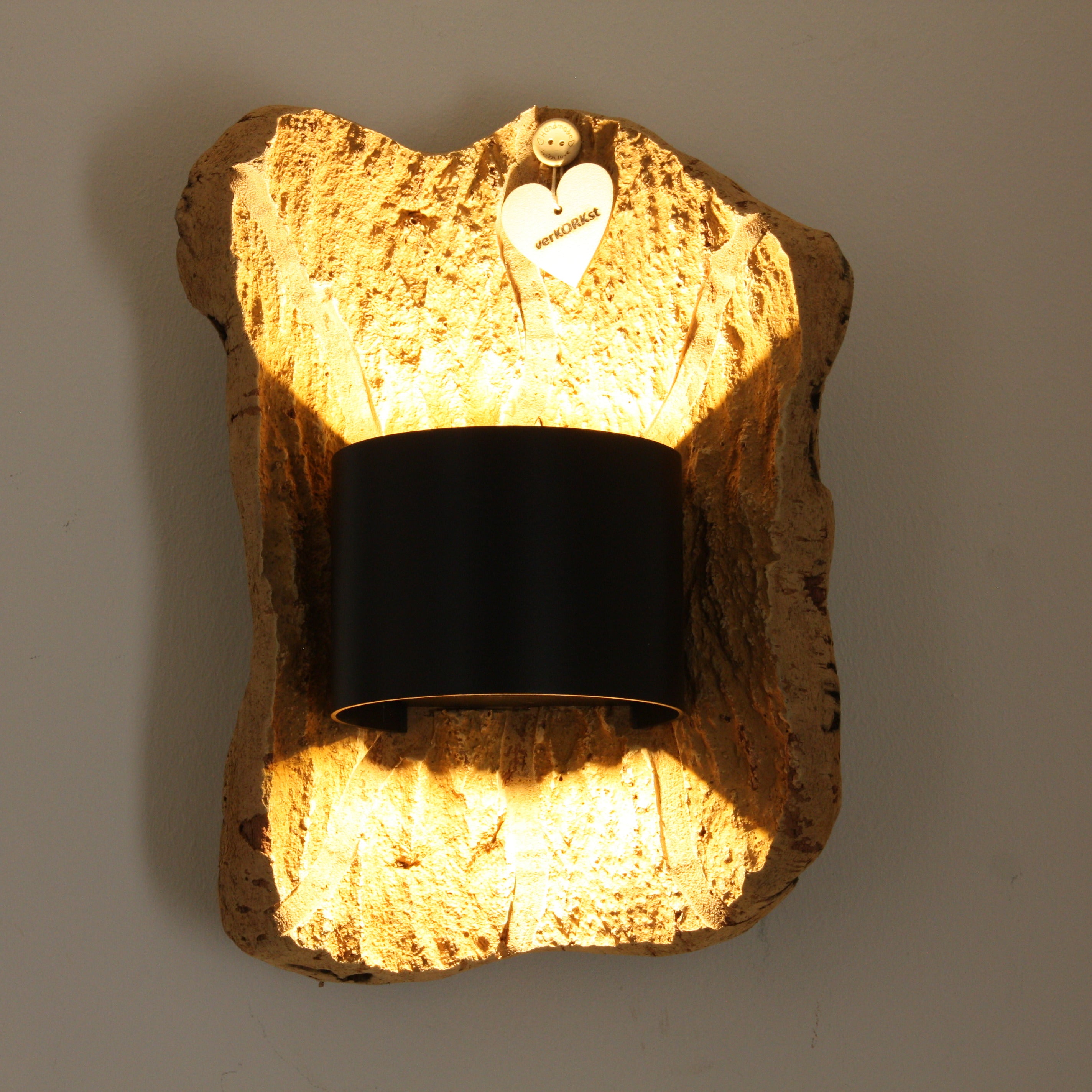 verKORKst Premium Wandlampe aus Korkrinde für Innen-&Außen * IP54 * Exklusive Vintage Wandleuchte im Landhausstil * Wohnzimmer Terrasse