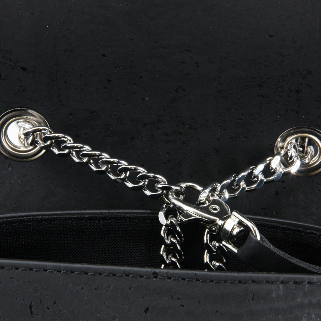 Kork Handtasche * high-end Qualität * schwarz * in 2 Formate verwandelbar * Individuell einstellbare Kettenlänge * Umhängetasche für Frauen * Crossbody * handmade in Portugal