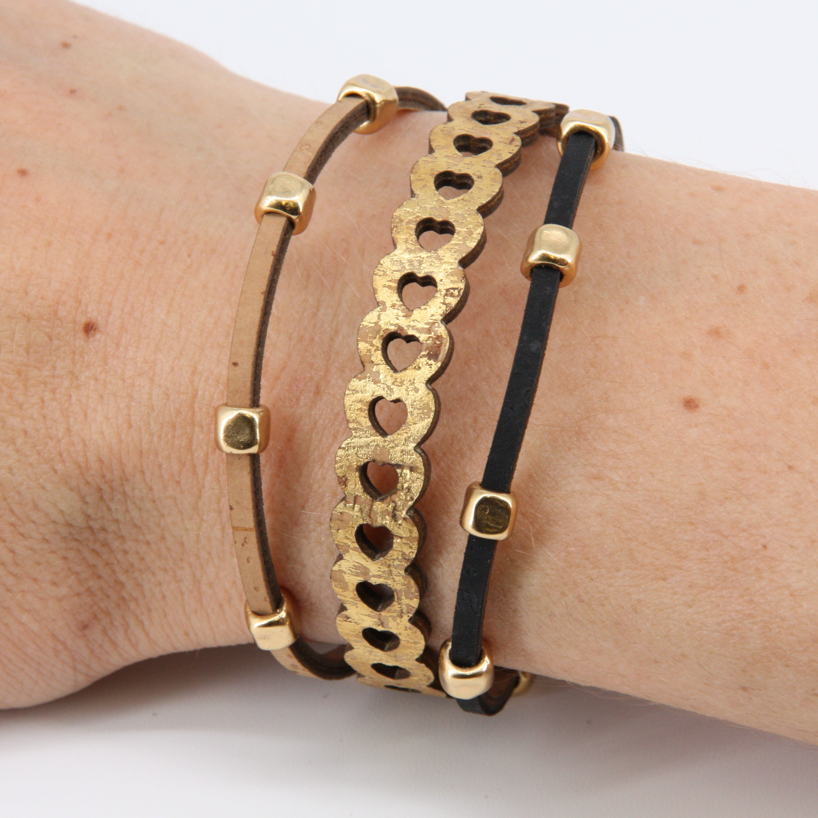 Armband aus Kork * Motiv Herz gold schwarz * handmade in Portugal * extrem nachhaltig * vegan * nickel- u. bleifrei