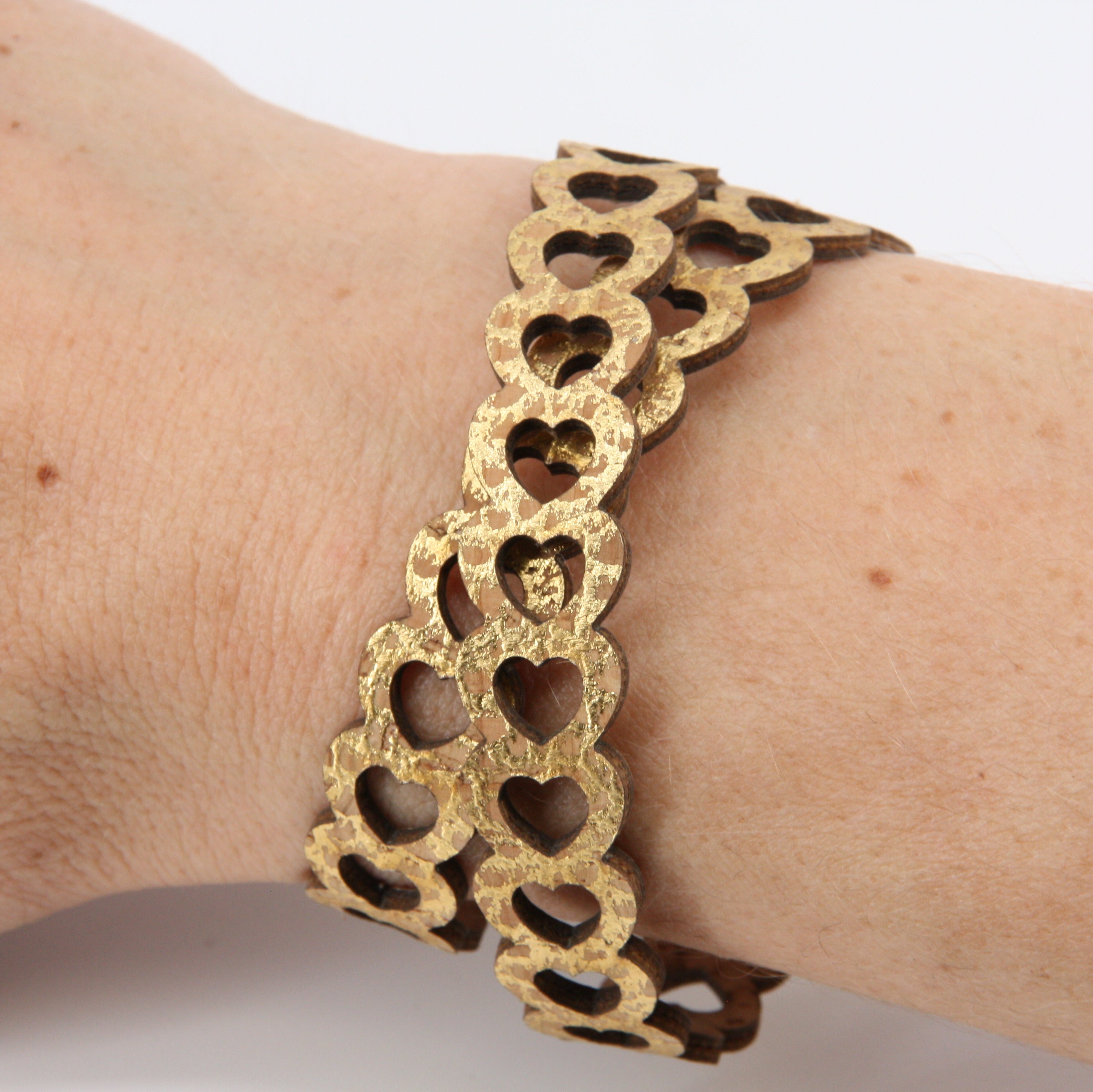 Armband aus Kork * Motiv kleine Herzen gold * handmade in Portugal * extrem nachhaltig * vegan * nickel- u. bleifrei