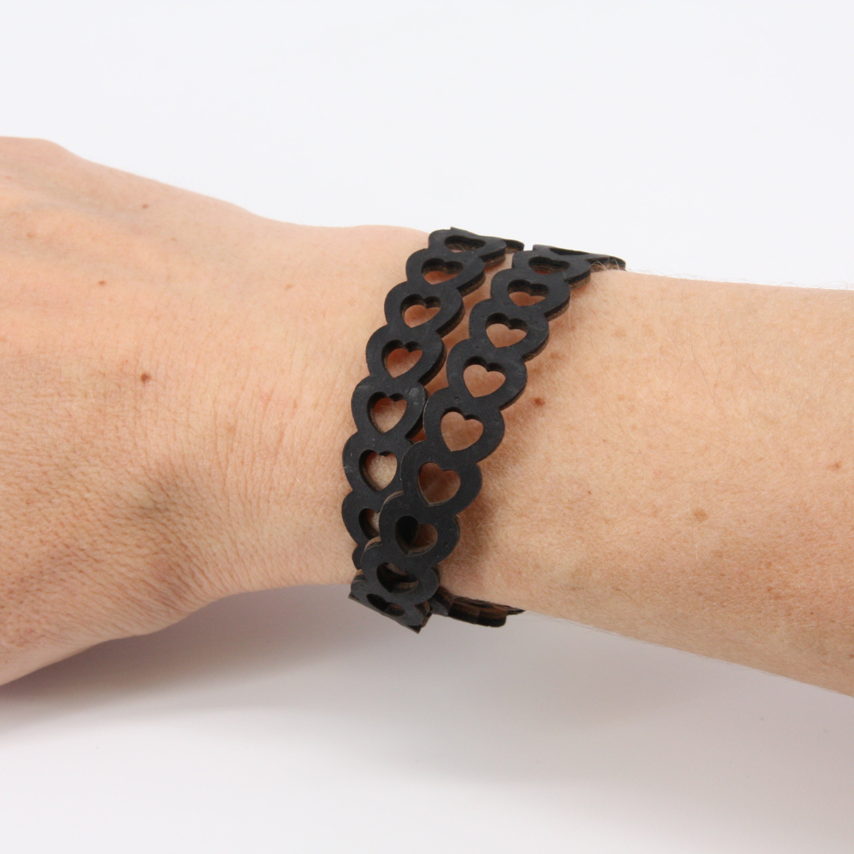 Cork bracelet * small black hearts motif * handmade in Portugal * extremely sustainable * vegan * nickel and lead free