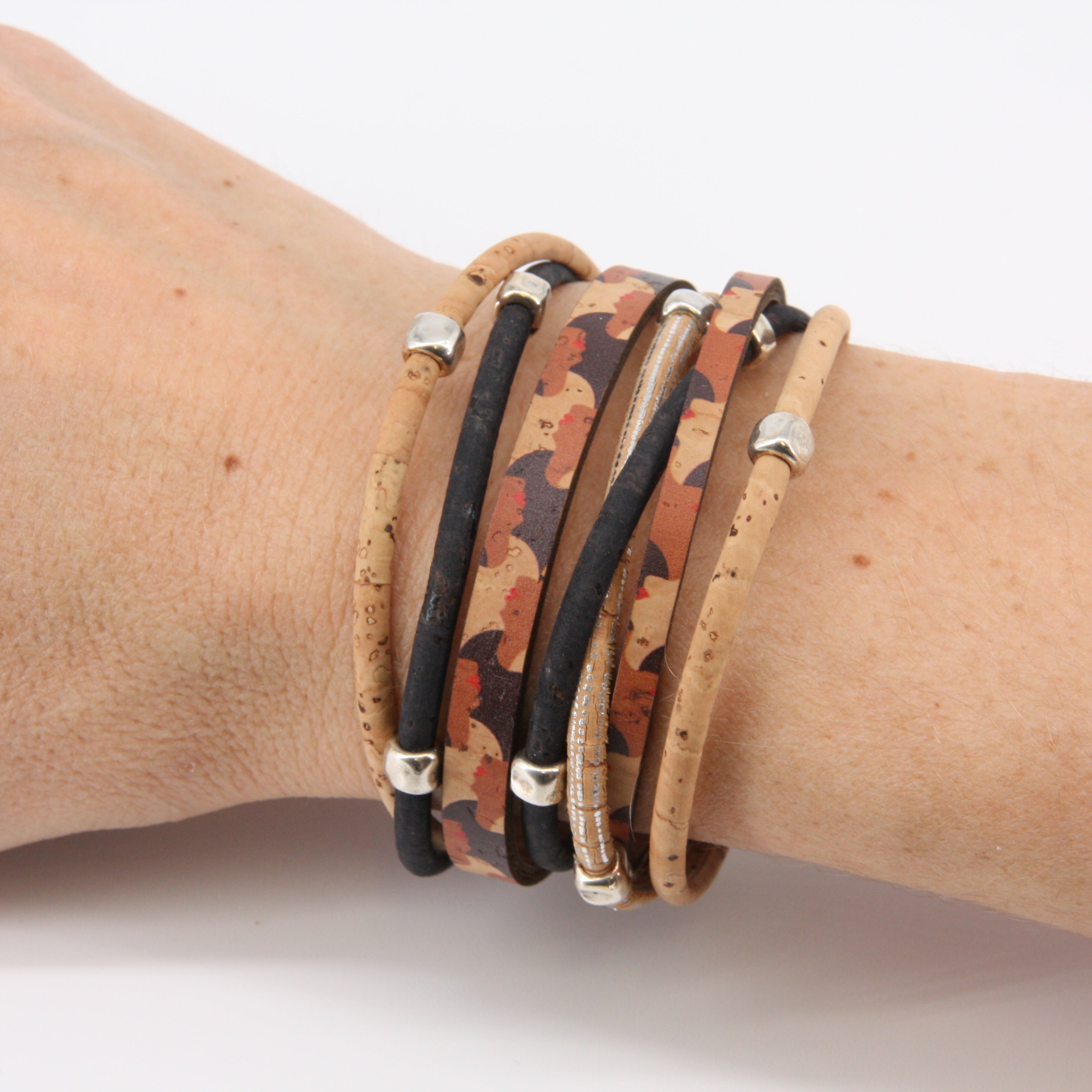 Armband aus Kork * Motiv Gesichter * 2 Größen * handmade in Portugal * extrem nachhaltig * vegan * nickel- u. bleifrei
