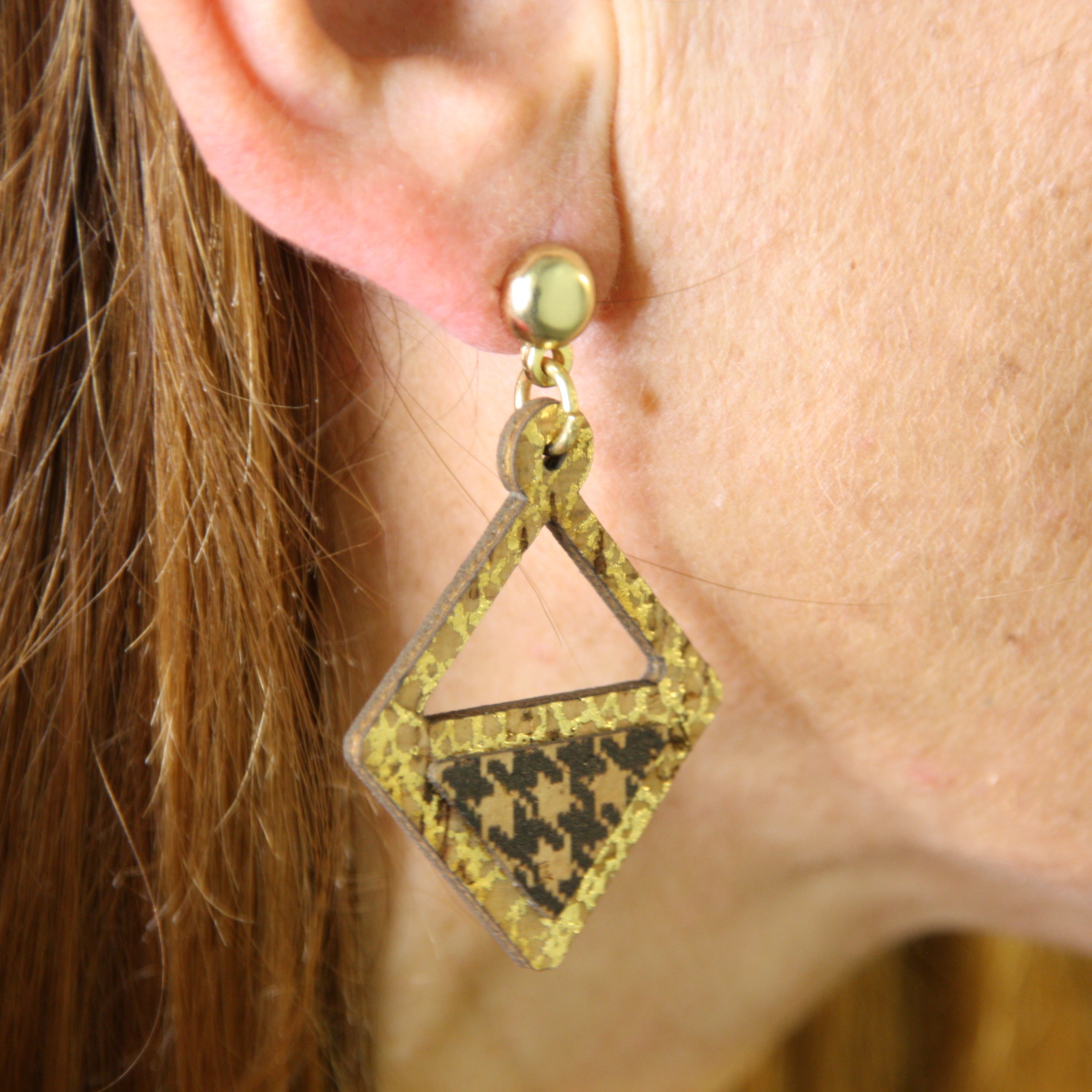 Ohrringe aus Kork * Motiv Raute gold schwarz * handmade in Portugal * extrem nachhaltig * vegan * nickel- u. bleifrei