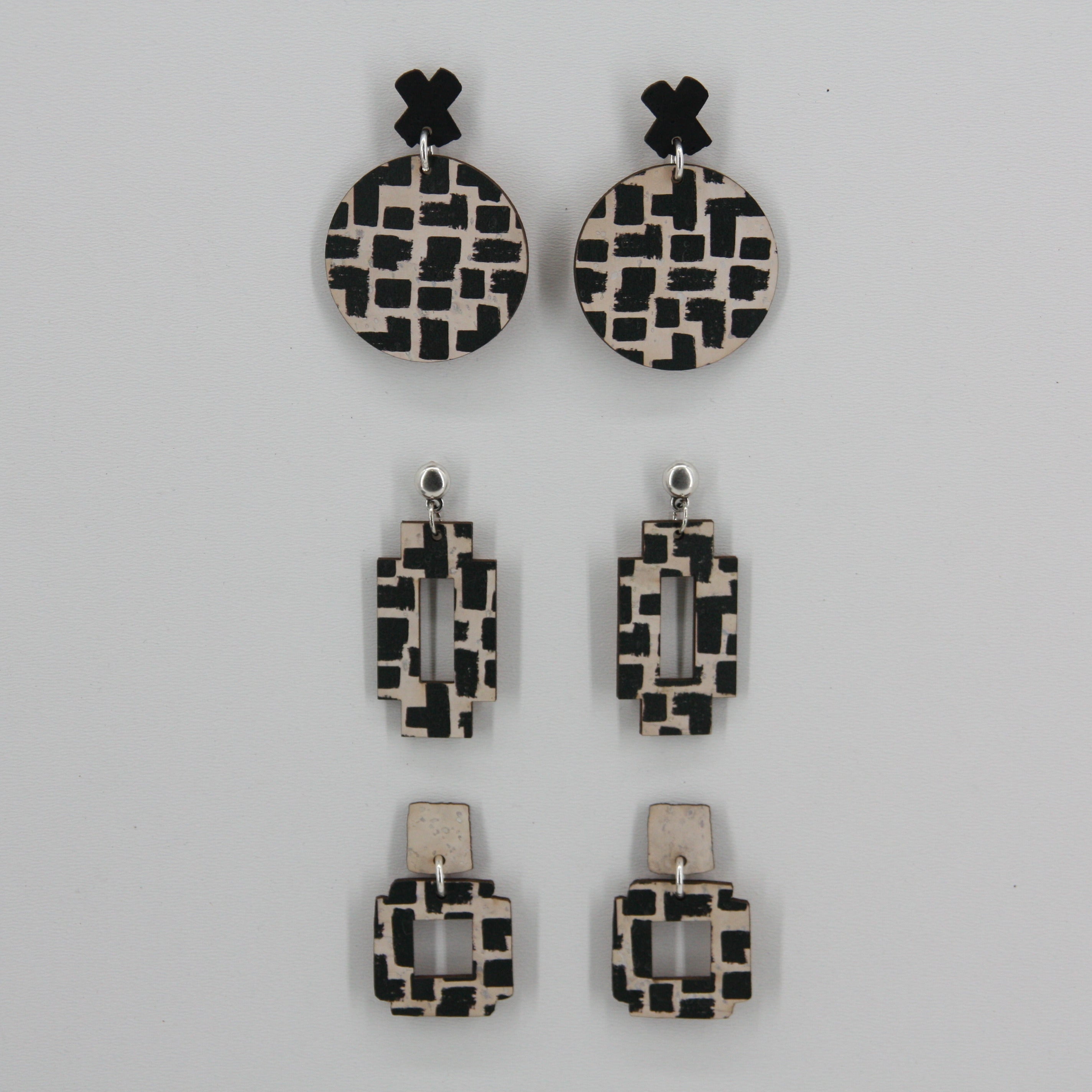 Ohrringe aus Kork * Motiv black and white * 3 Designs * handmade in Portugal * extrem nachhaltig * vegan * nickel- u. bleifrei