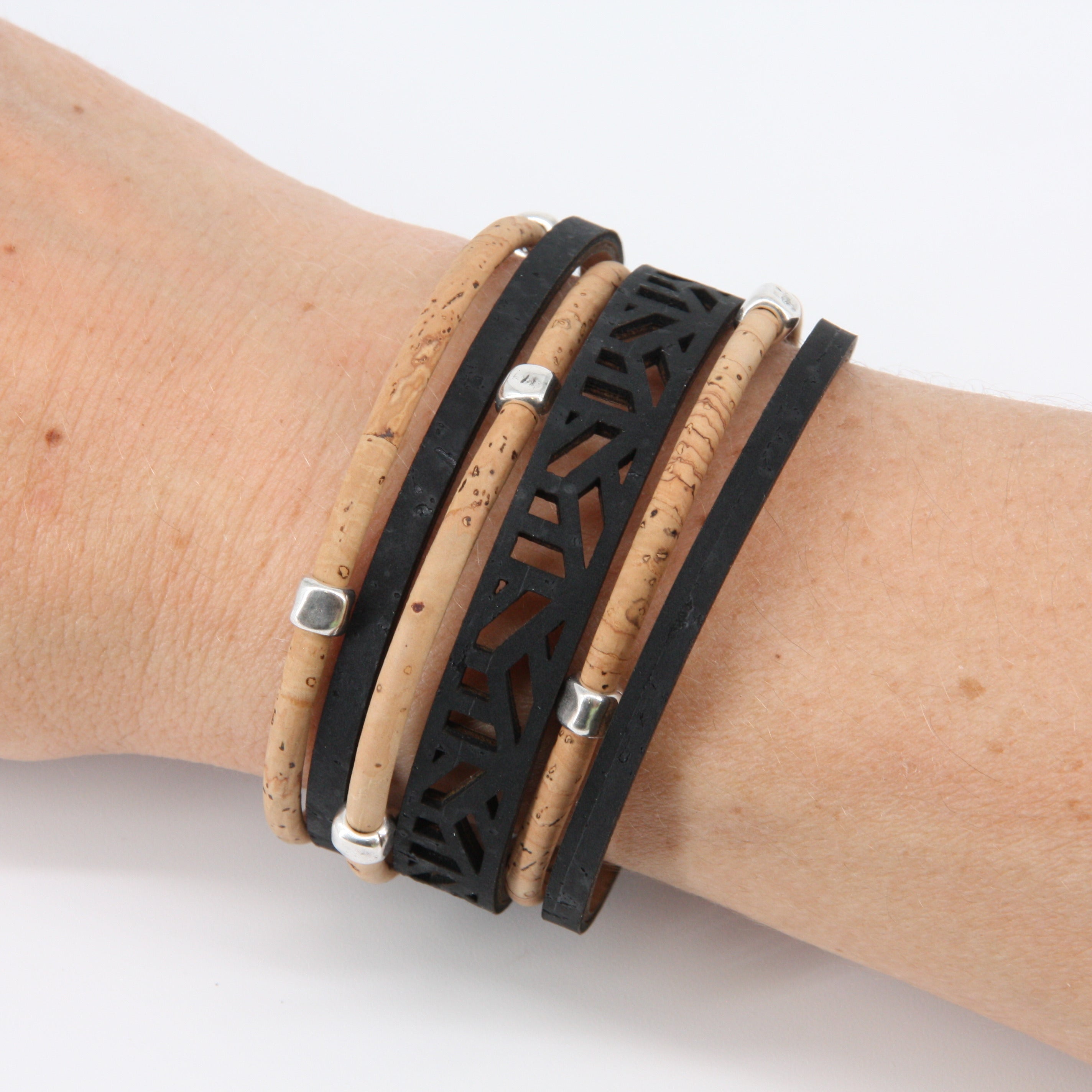 Cork bracelet * Large natural heart motif * handmade in Portugal * extremely sustainable * vegan * nickel and lead free