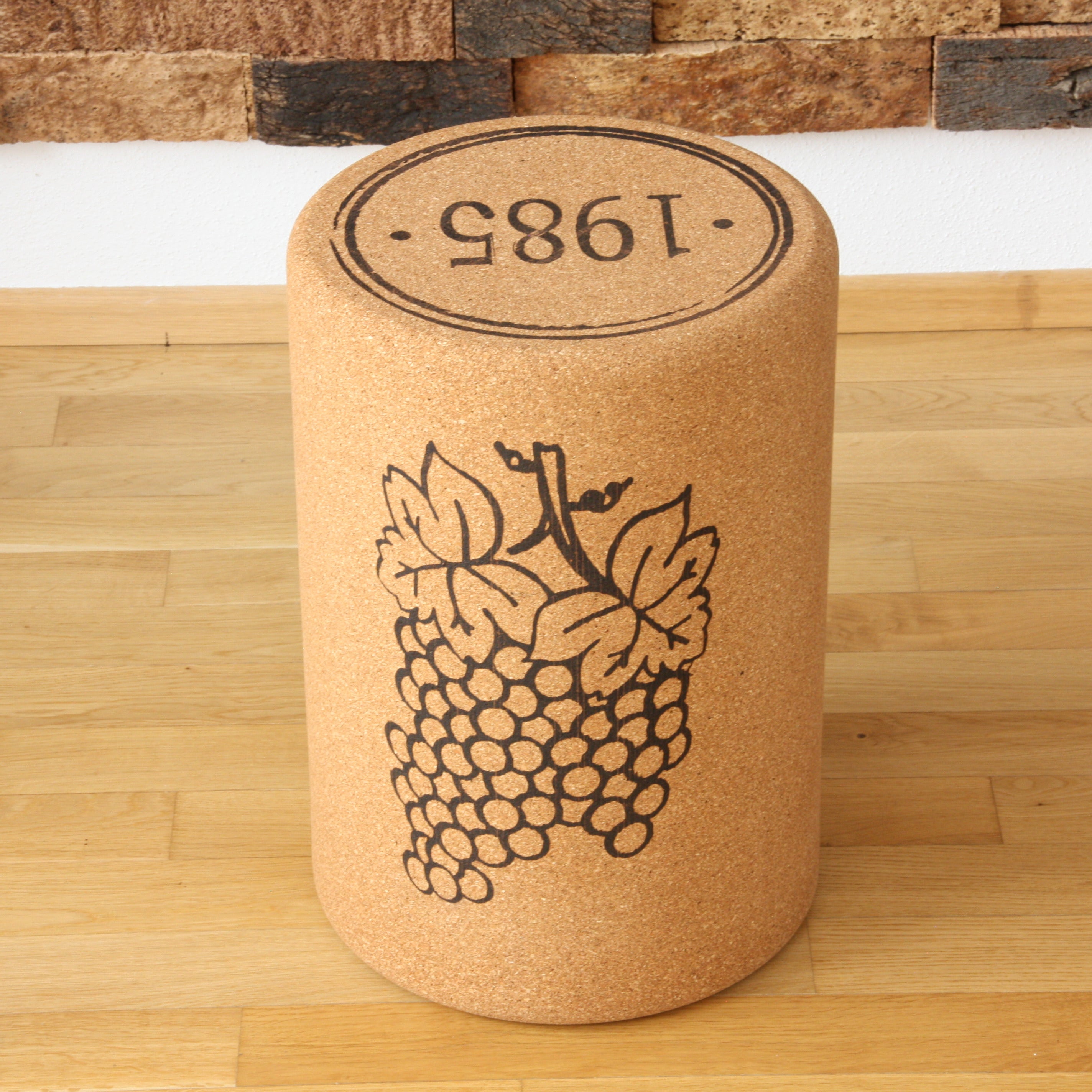 verKORKst Premium Kork-Hocker in Form ein riesigen Weinkorken * Individualisierbar * XL Kork Barhocker * Weinhocker * Bar Stool