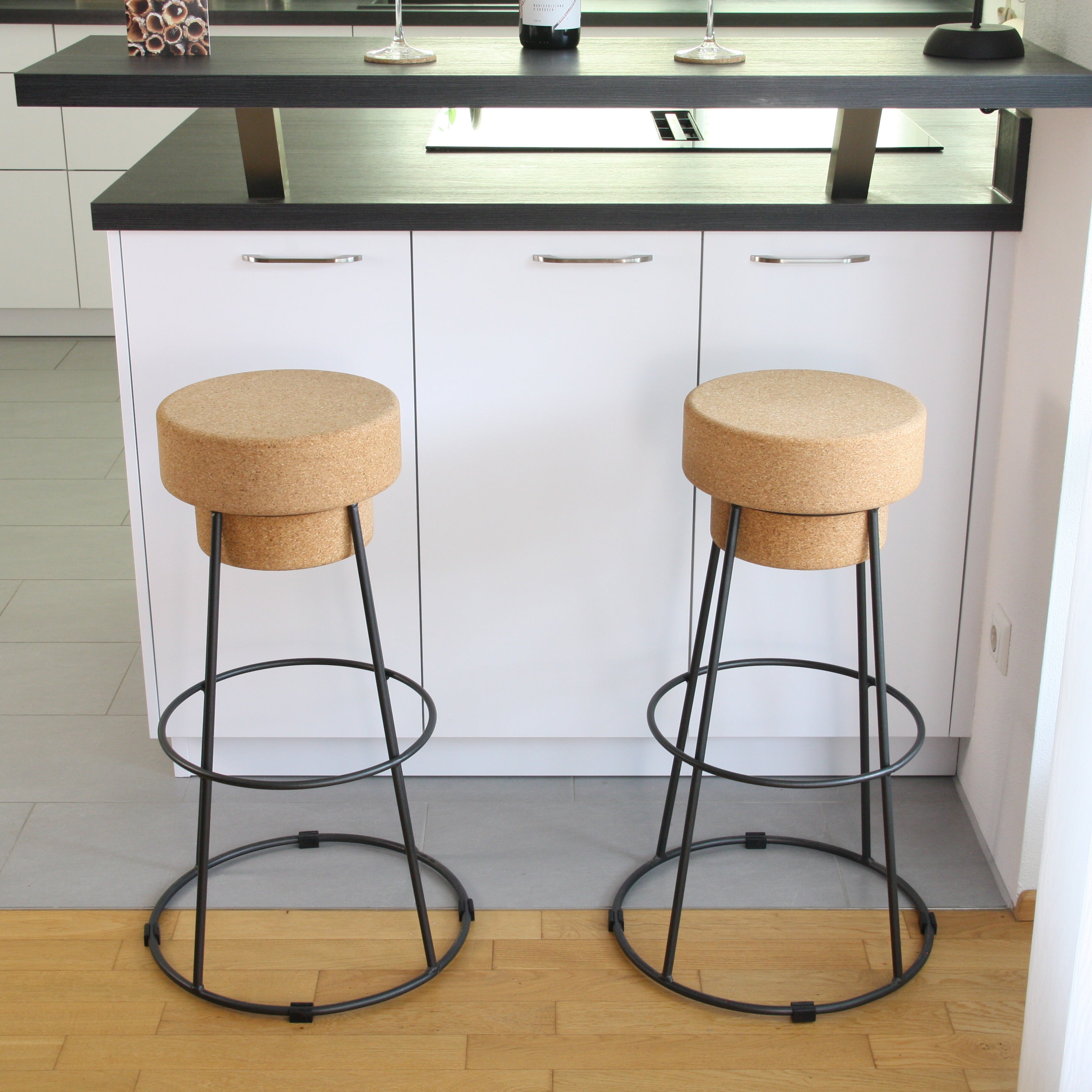verKORKst Premium Barhocker aus Kork und Metall * Individualisierbar * Stopper Hocker * Bar Stool * Made in Portugal