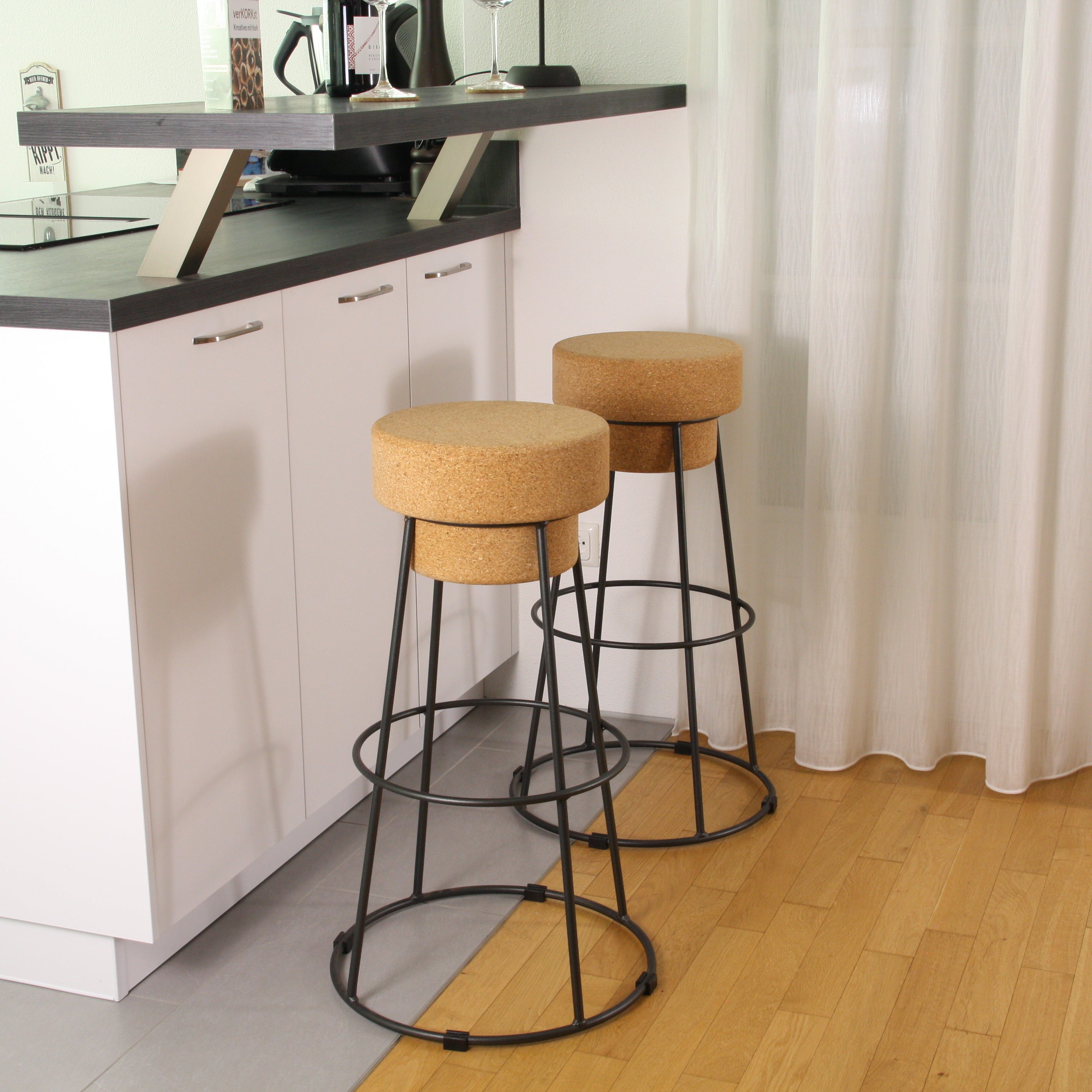 verKORKst Premium Barhocker aus Kork und Metall * Individualisierbar * Stopper Hocker * Bar Stool * Made in Portugal