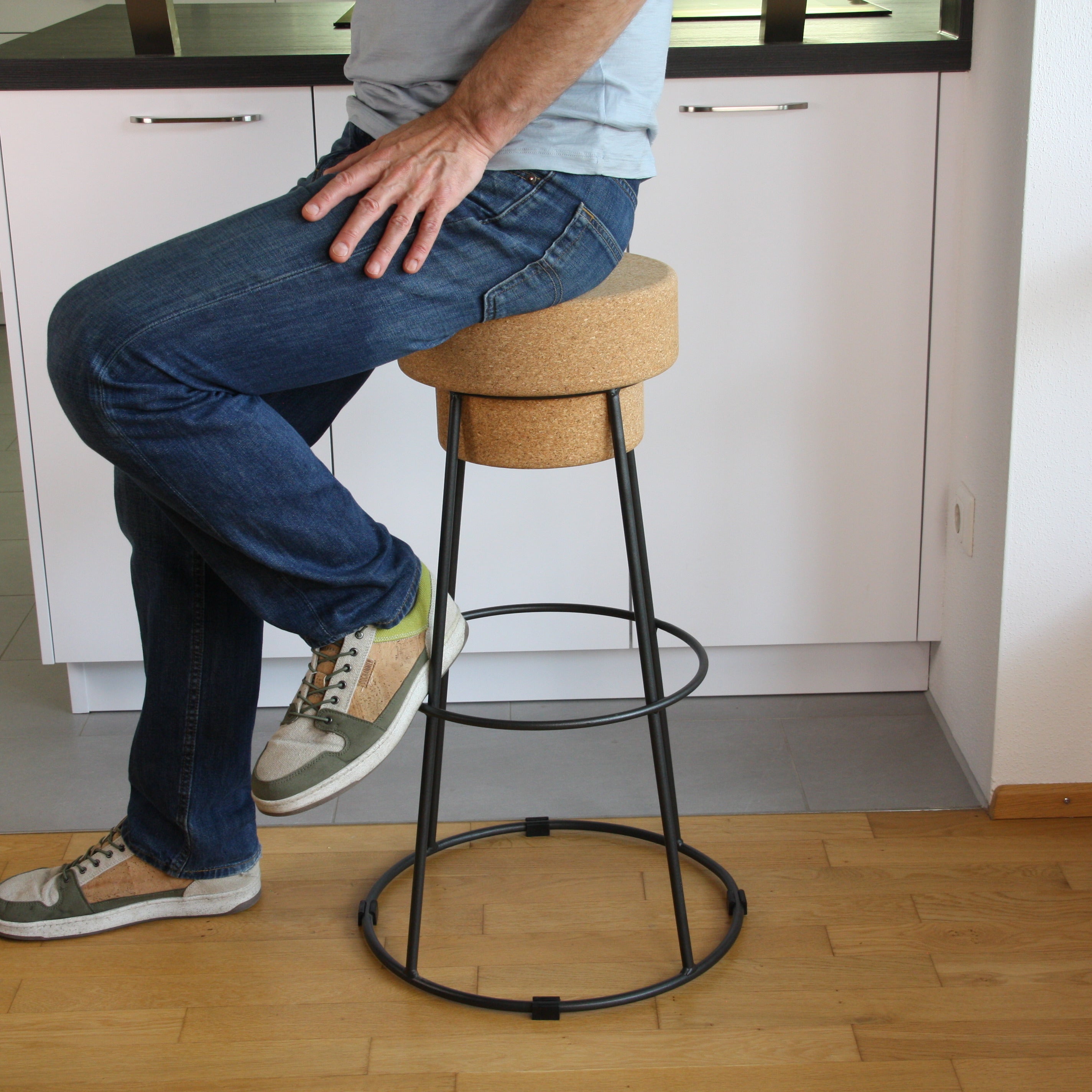verKORKst Premium Barhocker aus Kork und Metall * Individualisierbar * Stopper Hocker * Bar Stool * Made in Portugal