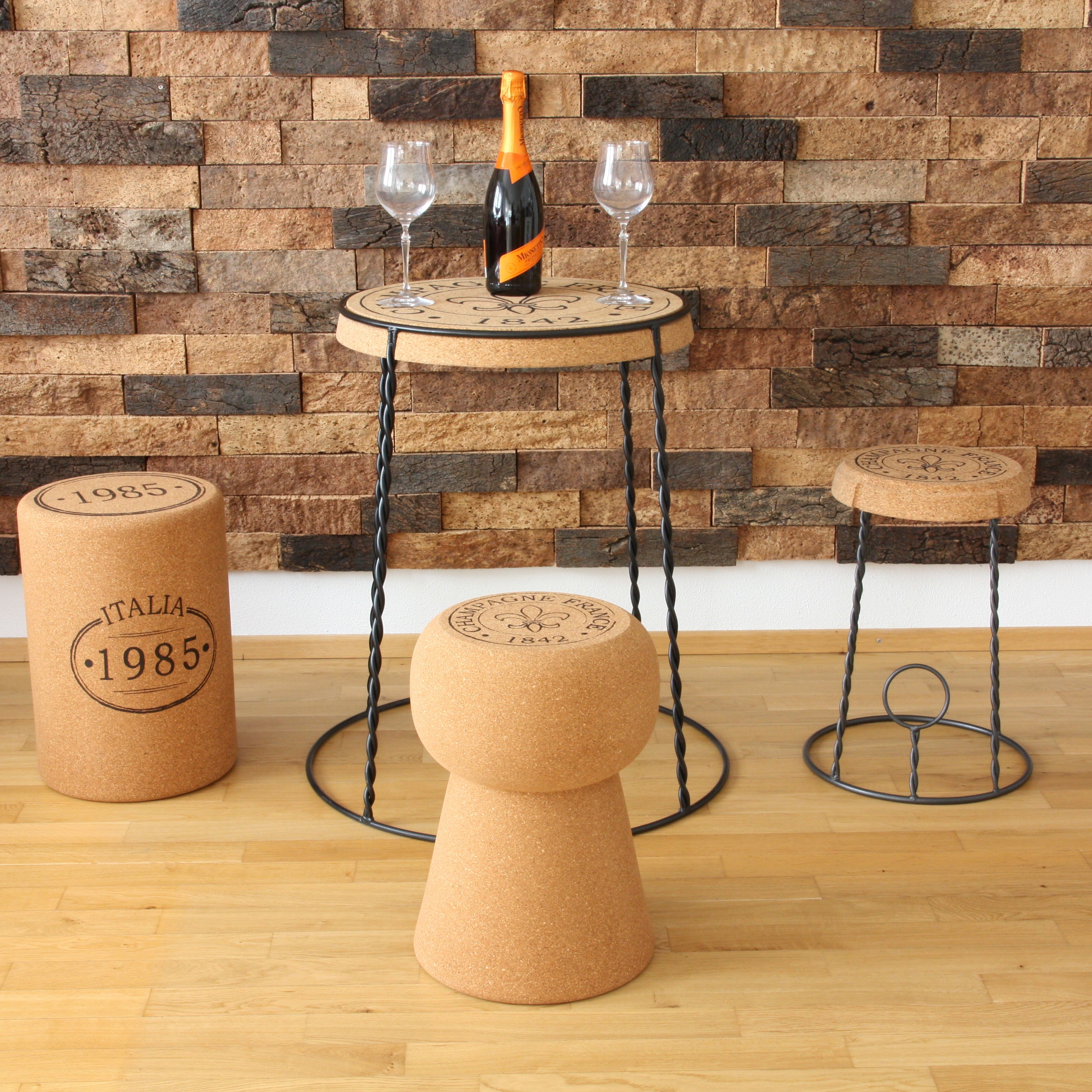 verKORKst Premium Champagner Hocker und Champagner Tisch aus Kork und Metall * Individualisierbar * Stapelbar * Bar Stool und Bar Table * Muselet Design * Vintage Barhocker und Bartisch