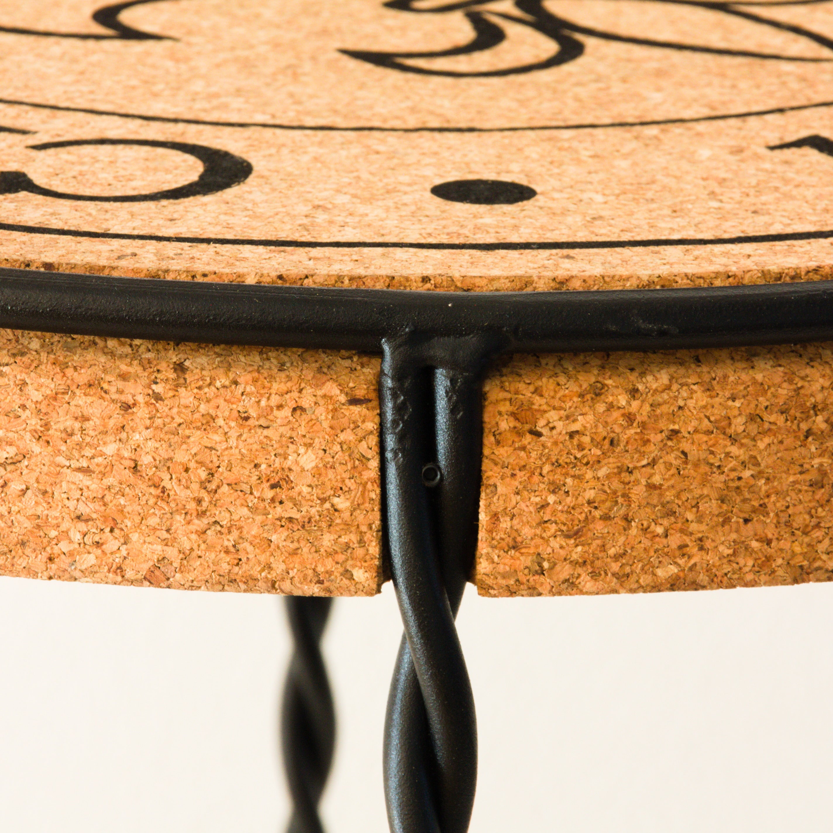 verKORKst Premium Champagner Hocker und Champagner Tisch aus Kork und Metall * Individualisierbar * Stapelbar * Bar Stool und Bar Table * Muselet Design * Vintage Barhocker und Bartisch