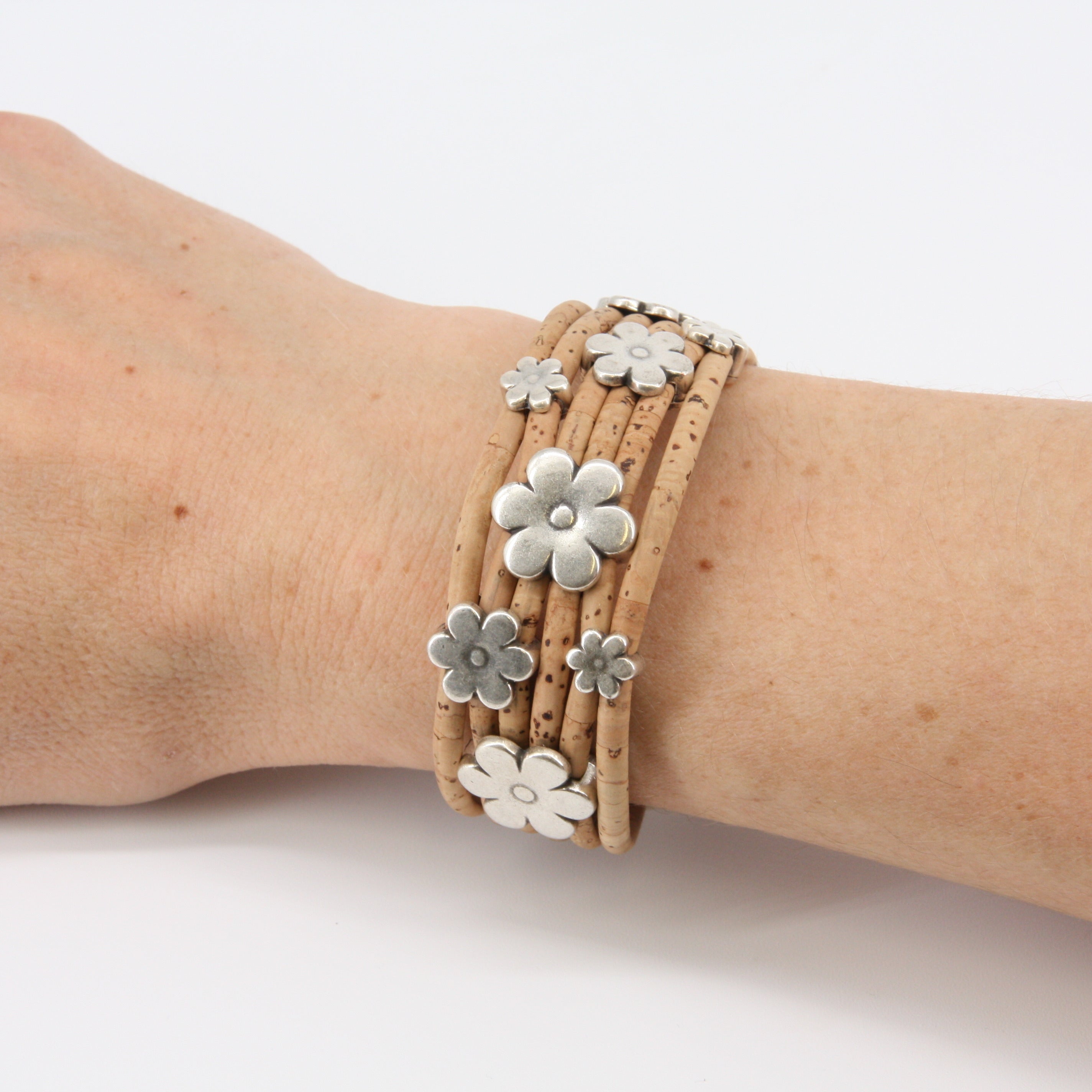 Armband aus Kork * Motiv Blumen * handmade in Portugal * extrem nachhaltig * vegan * nickel- u. bleifrei