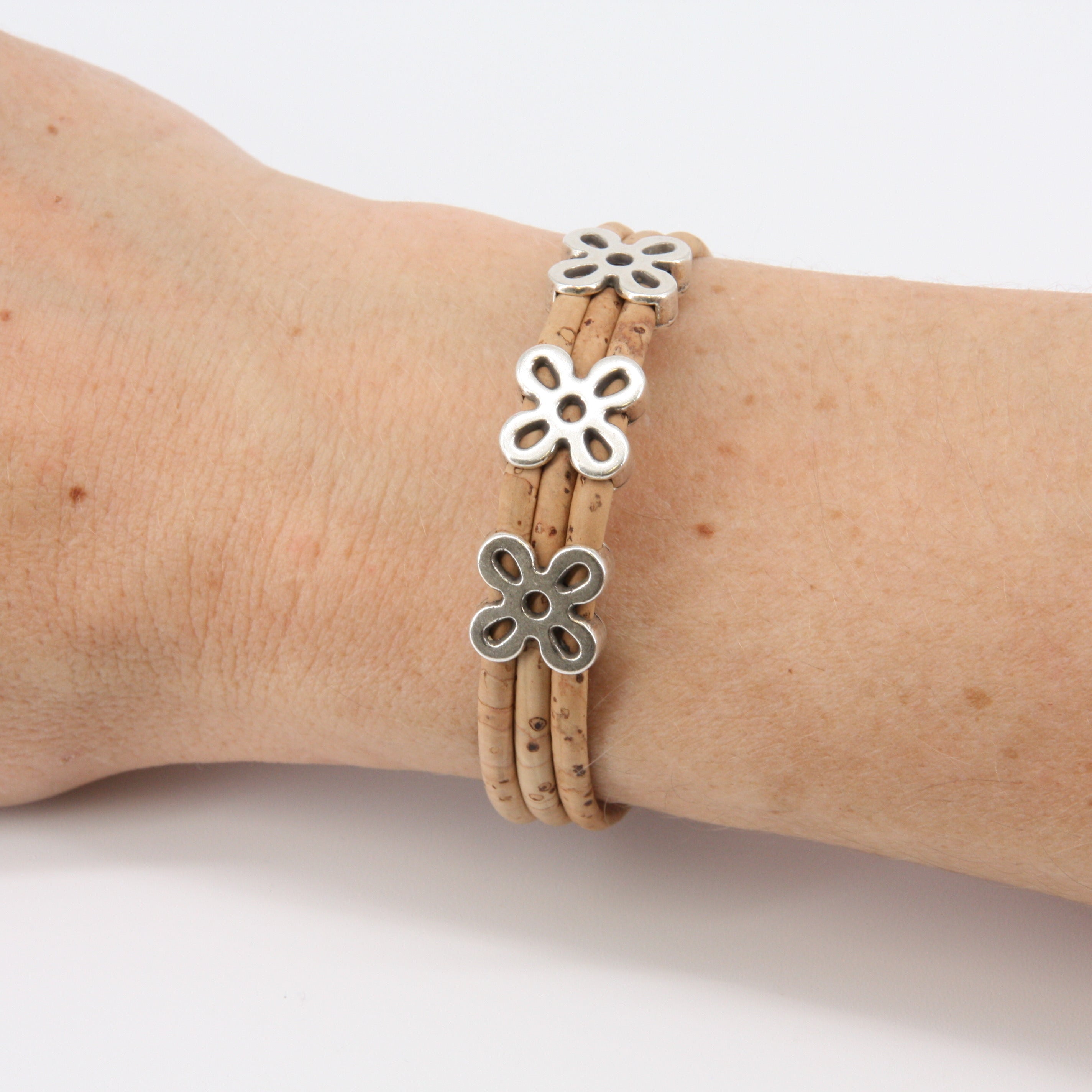 Armband aus Kork * Motiv Kleeblatt * handmade in Portugal * extrem nachhaltig * vegan * nickel- u. bleifrei