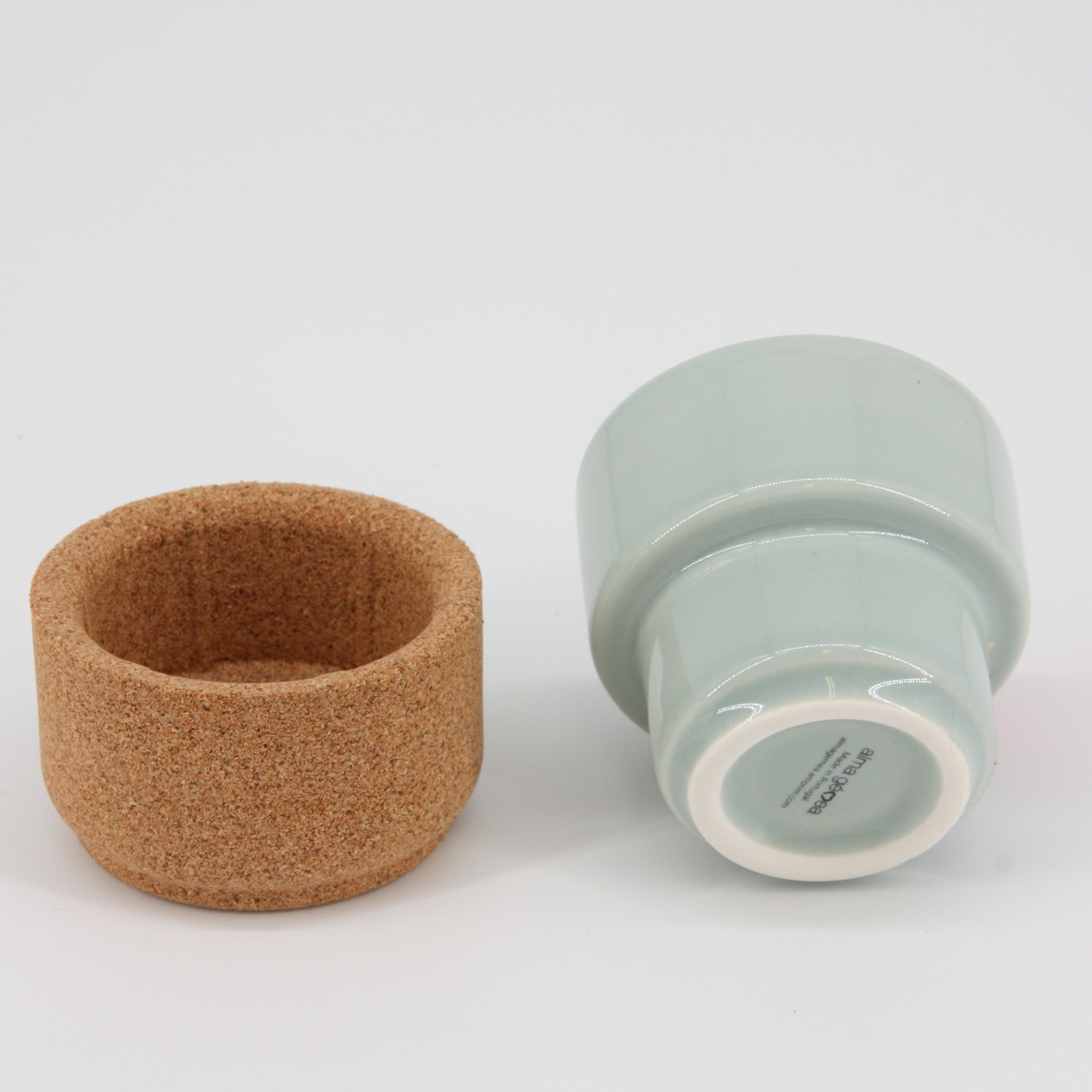 verKORKst Premium Espresso Tasse * hellgrün * Keramik und Kork * ohne Henkel * vielfach prämiert * Designer Cup henkellos * made in Portugal