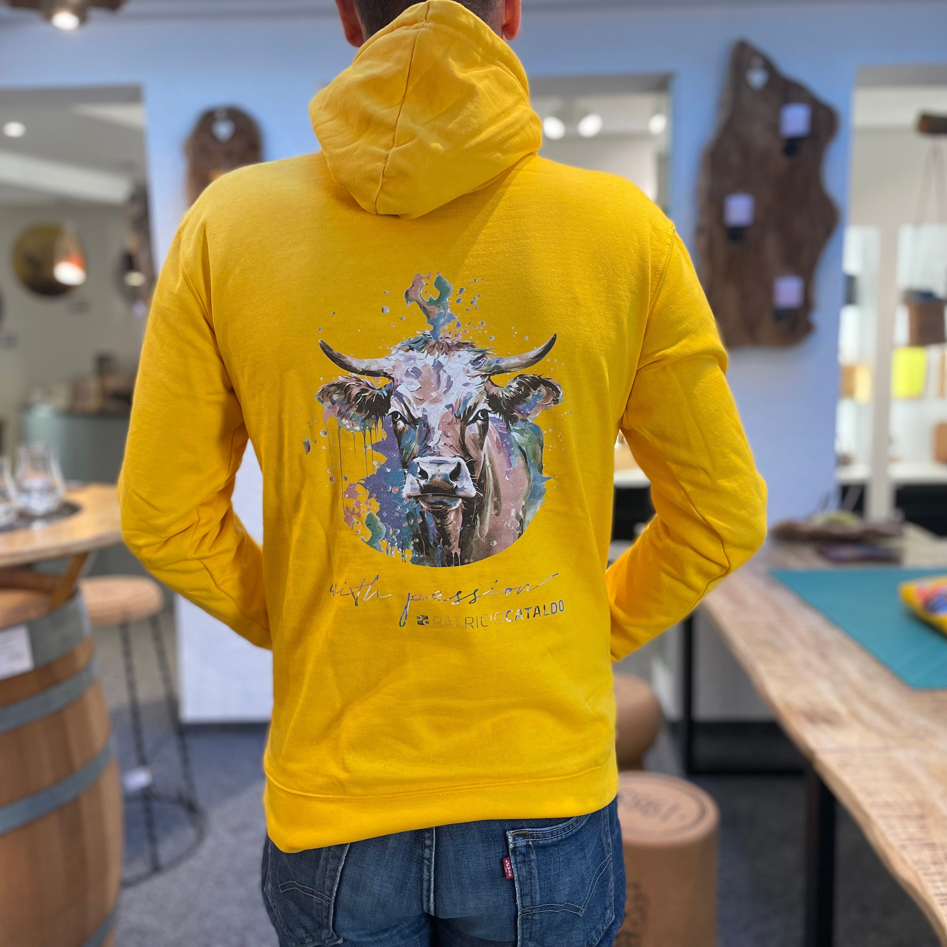 Unisex Kapuzenpullover * Hoodie * Kuh "Mimi" Pastell Print * gelb * Patricio Cataldo * 80% Bio Baumwolle * 20% recycelter Polyester * Hergestellt in Polen