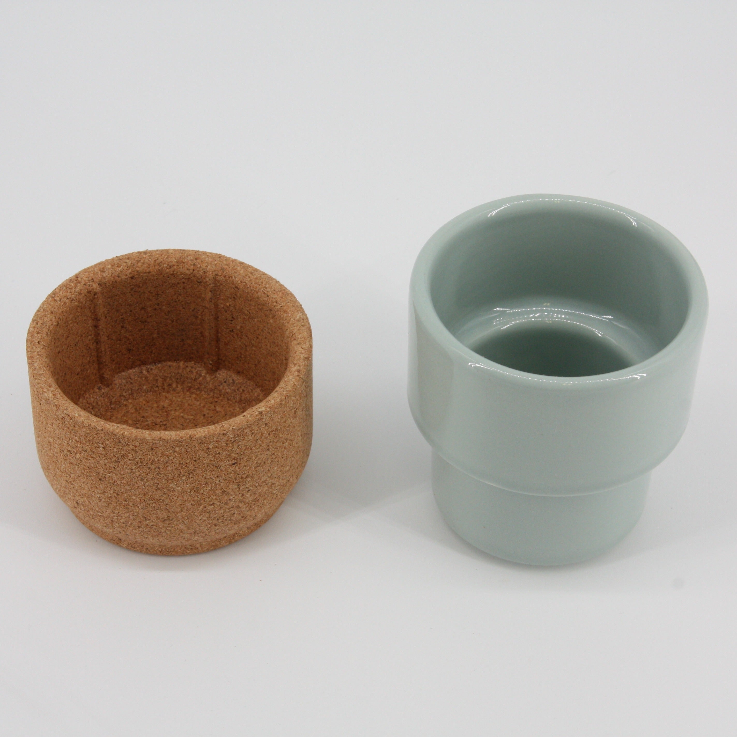 verKORKst Premium Latte und Kaffee Tasse * hellgrün * Keramik und Kork * ohne Henkel * vielfach prämiert * Designer Cup henkellos * made in Portugal