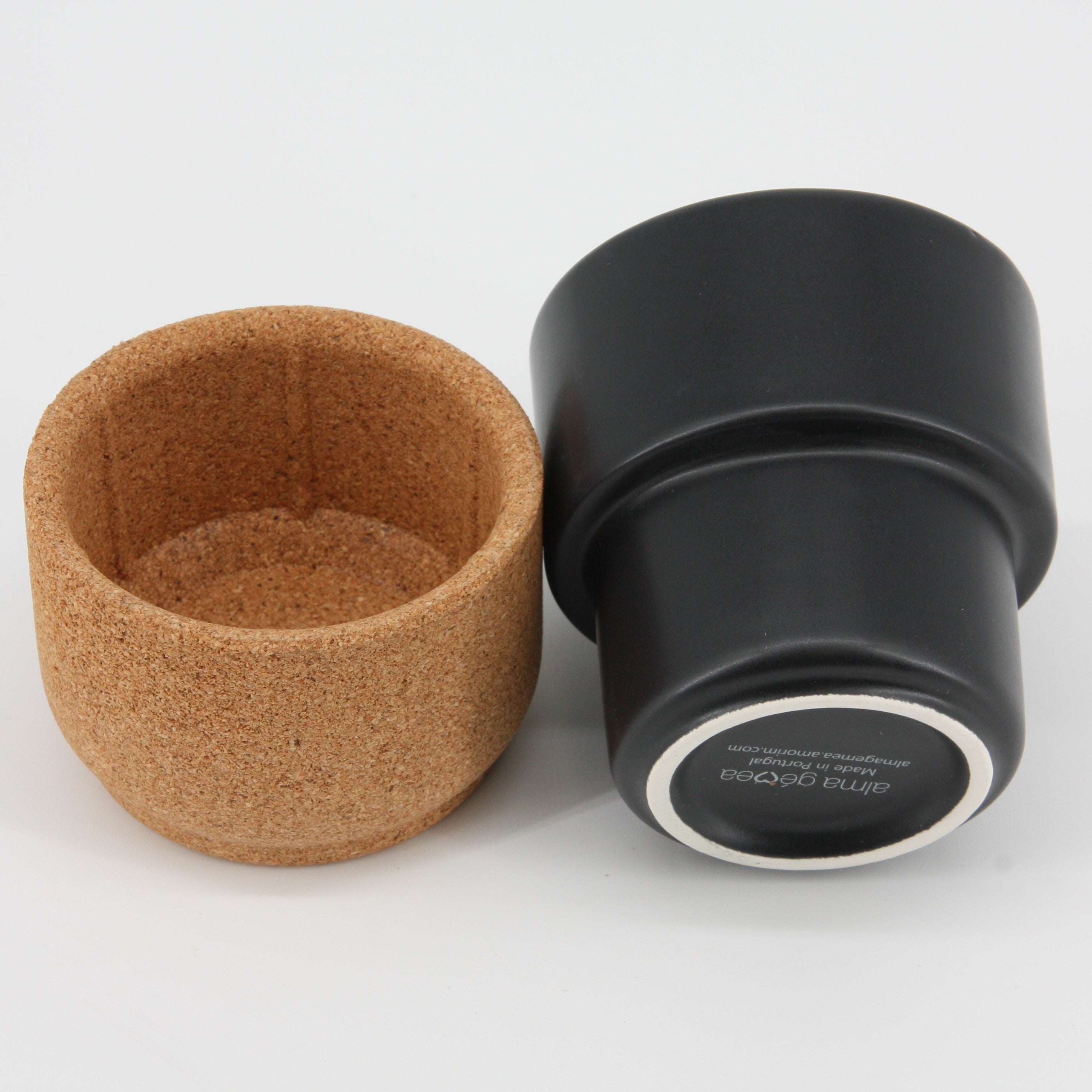 verKORKst Premium Latte und Kaffee Tasse * schwarz * Keramik und Kork * ohne Henkel * vielfach prämiert * Designer Cup henkellos * made in Portugal