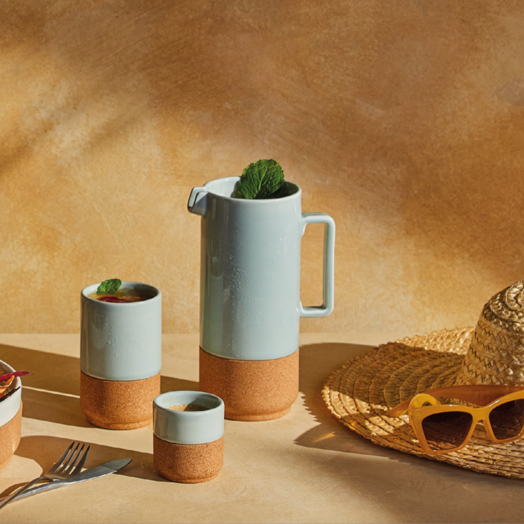 verKORKst Premium Kaffee und Tee Tasse * hellgrün * Keramik und Kork * ohne Henkel * vielfach prämiert * Designer Cup henkellos * made in Portugal