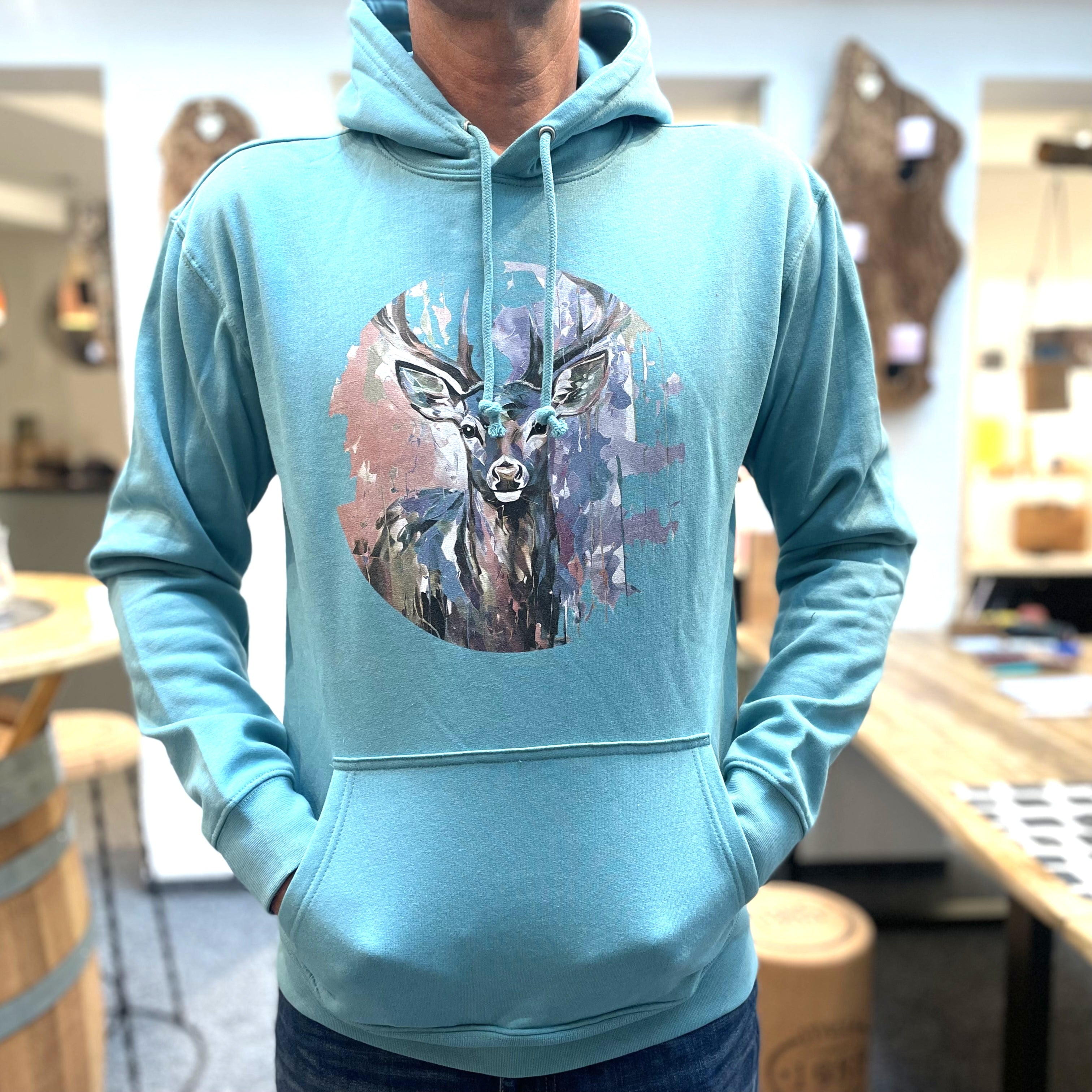 Unisex Kapuzenpullover * Hoodie * Hirsch "Heinrich" Print * blau * Patricio Cataldo * 80% Bio Baumwolle * 20% recycelter Polyester * Hergestellt in Polen