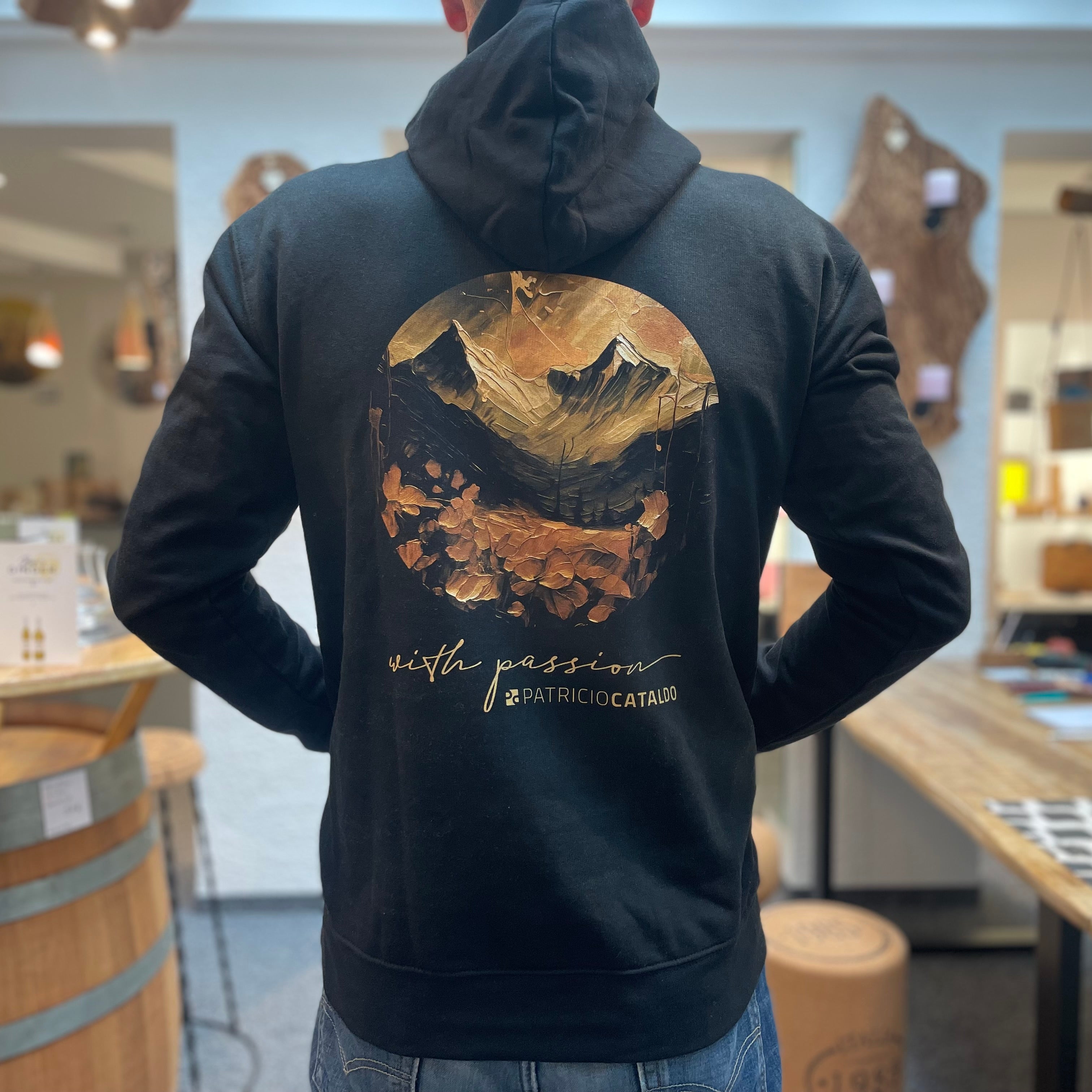 Unisex Kapuzenpullover * Hoodie * Hochlandrind "Gina" Print * Patricio Cataldo * 80% Bio Baumwolle * 20% recycelter Polyester * Hergestellt in Polen