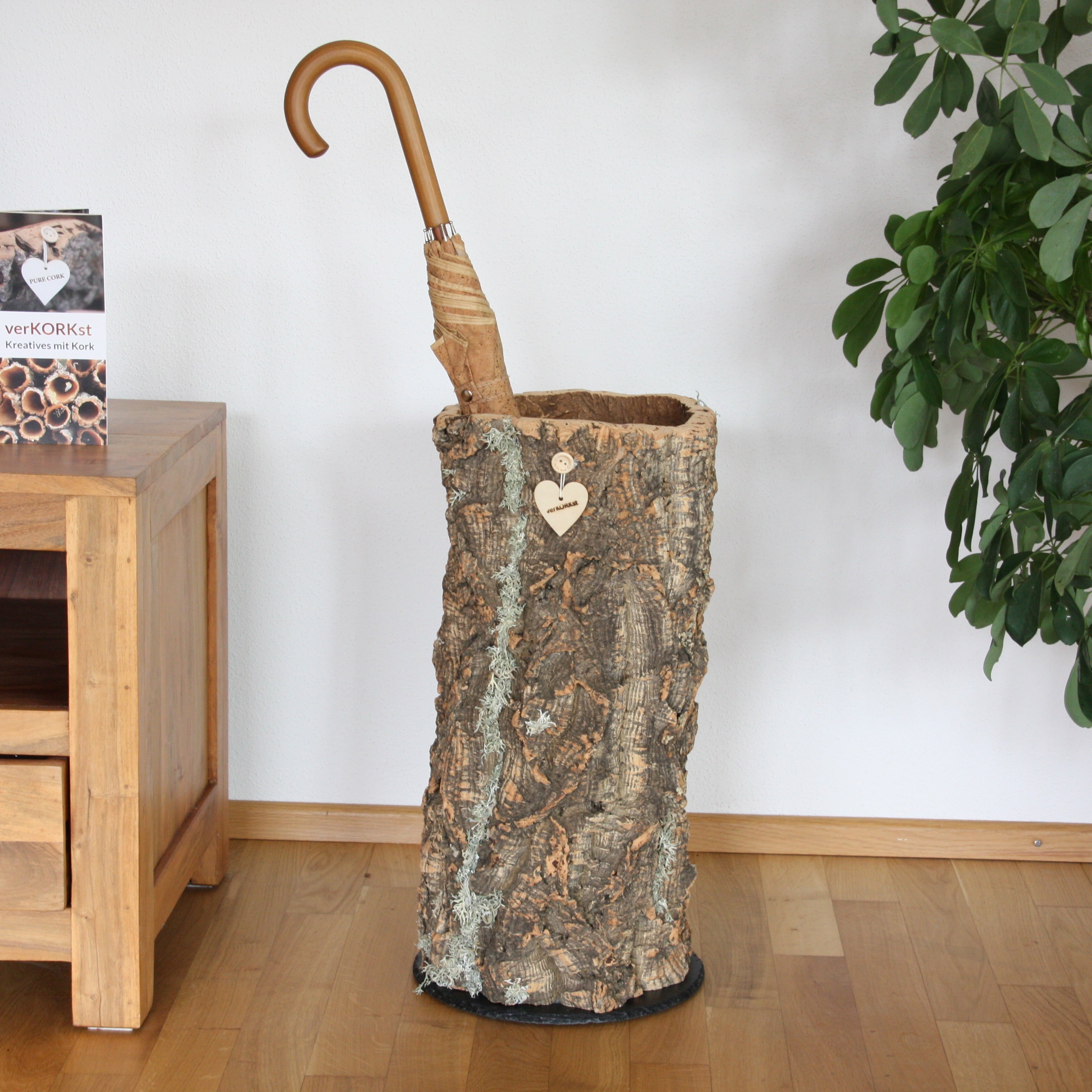 verKORKst Premium Regenschirm Ständer aus Korkrinde * Vintage Schirm Halter im Landhausstil * Dekoration für Diele, Eingang, Büro * handmade in Deutschland