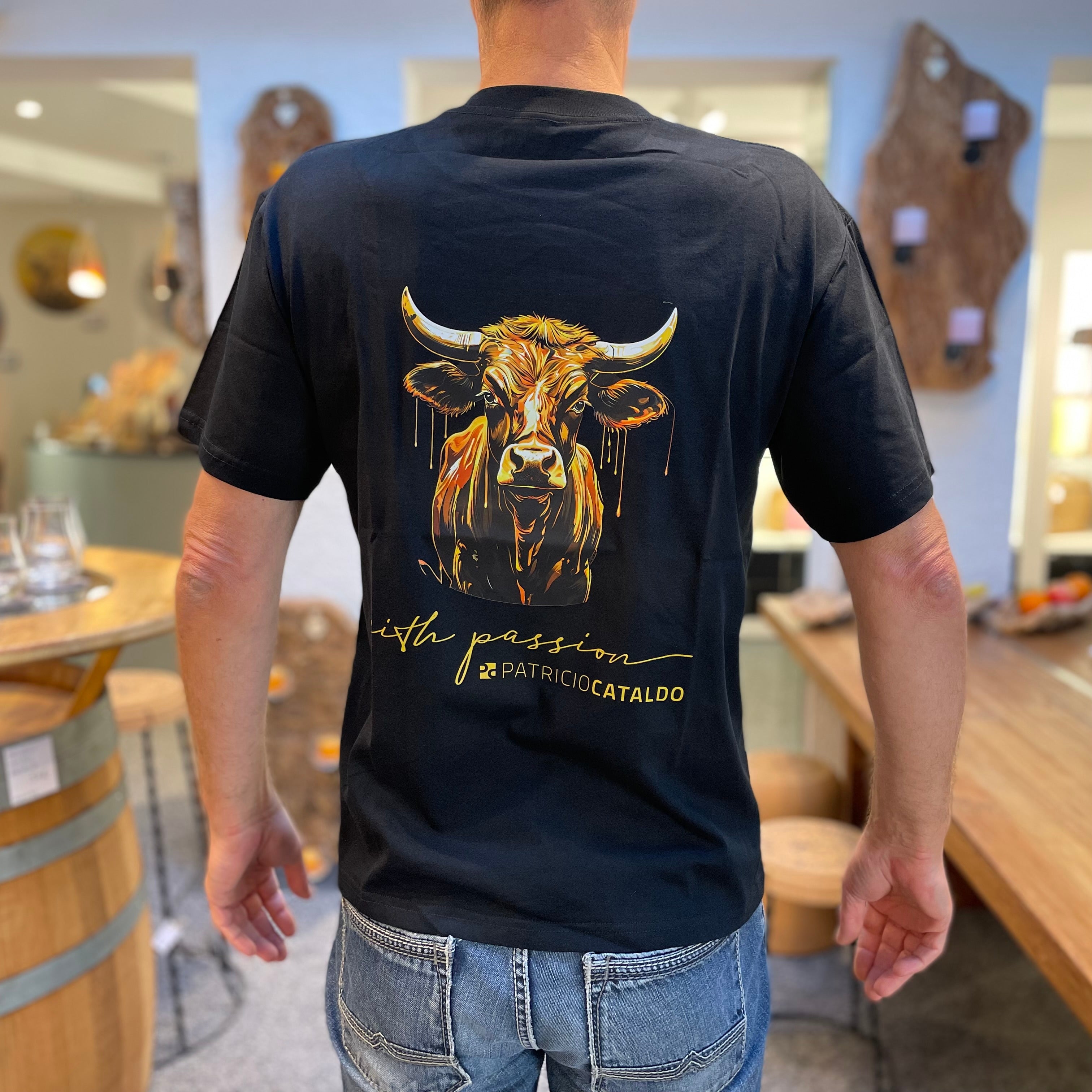 Unisex T-Shirt * Print Kuh "Aurora" * schwarz * T-Shirt zur Lederhose * Patricio Cataldo * 100% Baumwolle