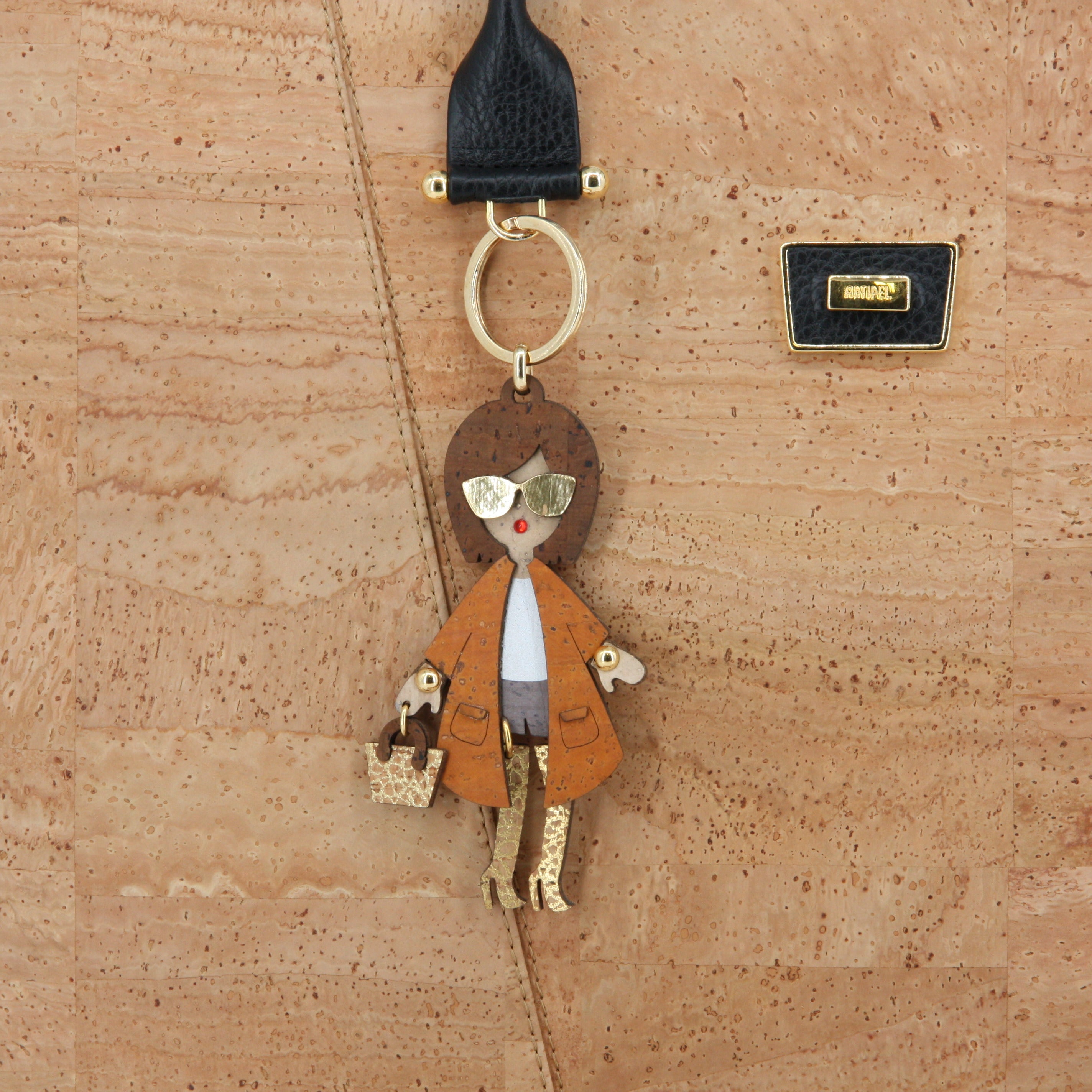 Kork Schlüsselanhänger * Anhänger für Taschen * peppige Fiigur * Taschenanhänger * Geschenk für Frauen * handmade in Portugal * Marke Artipel