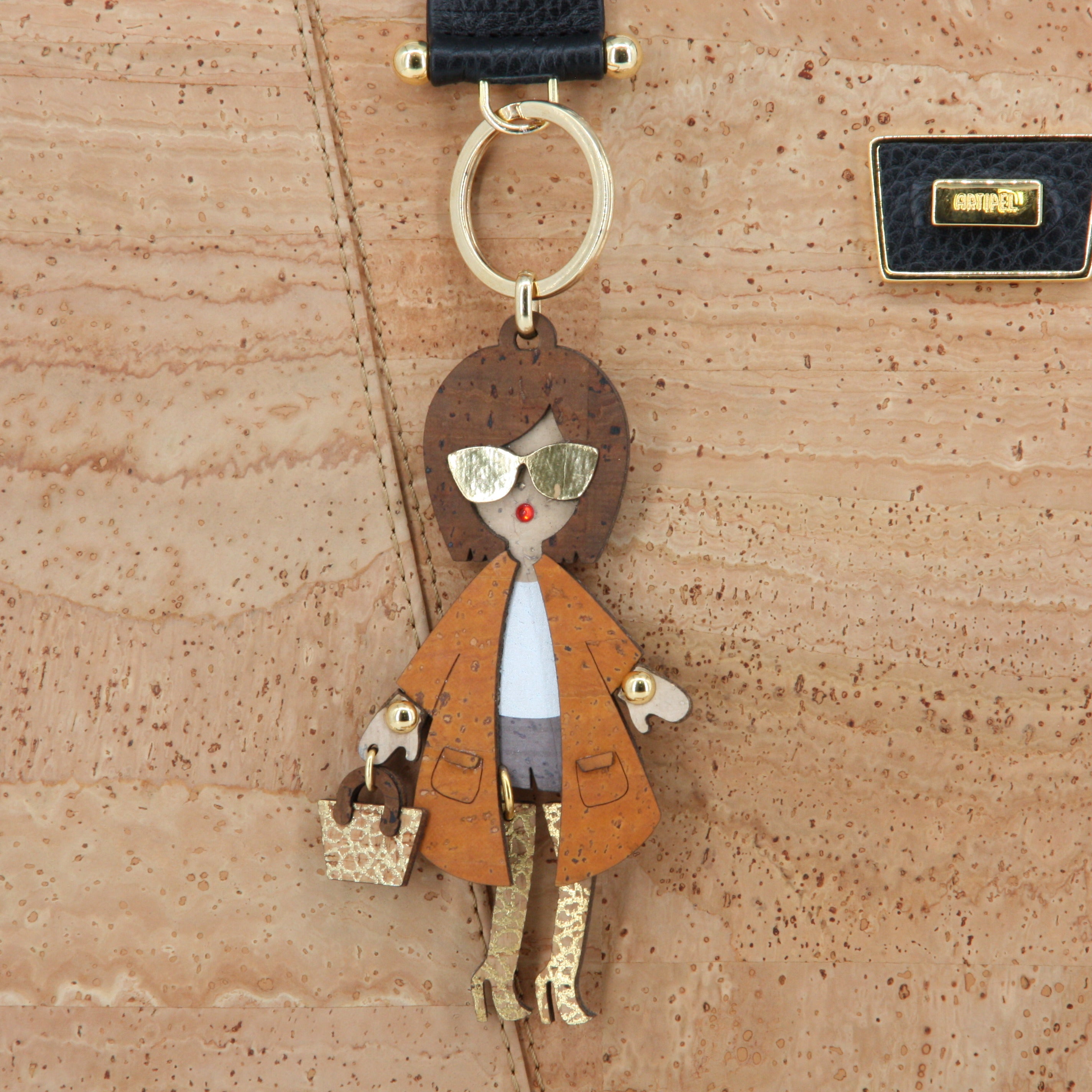 Kork Schlüsselanhänger * Anhänger für Taschen * peppige Fiigur * Taschenanhänger * Geschenk für Frauen * handmade in Portugal * Marke Artipel