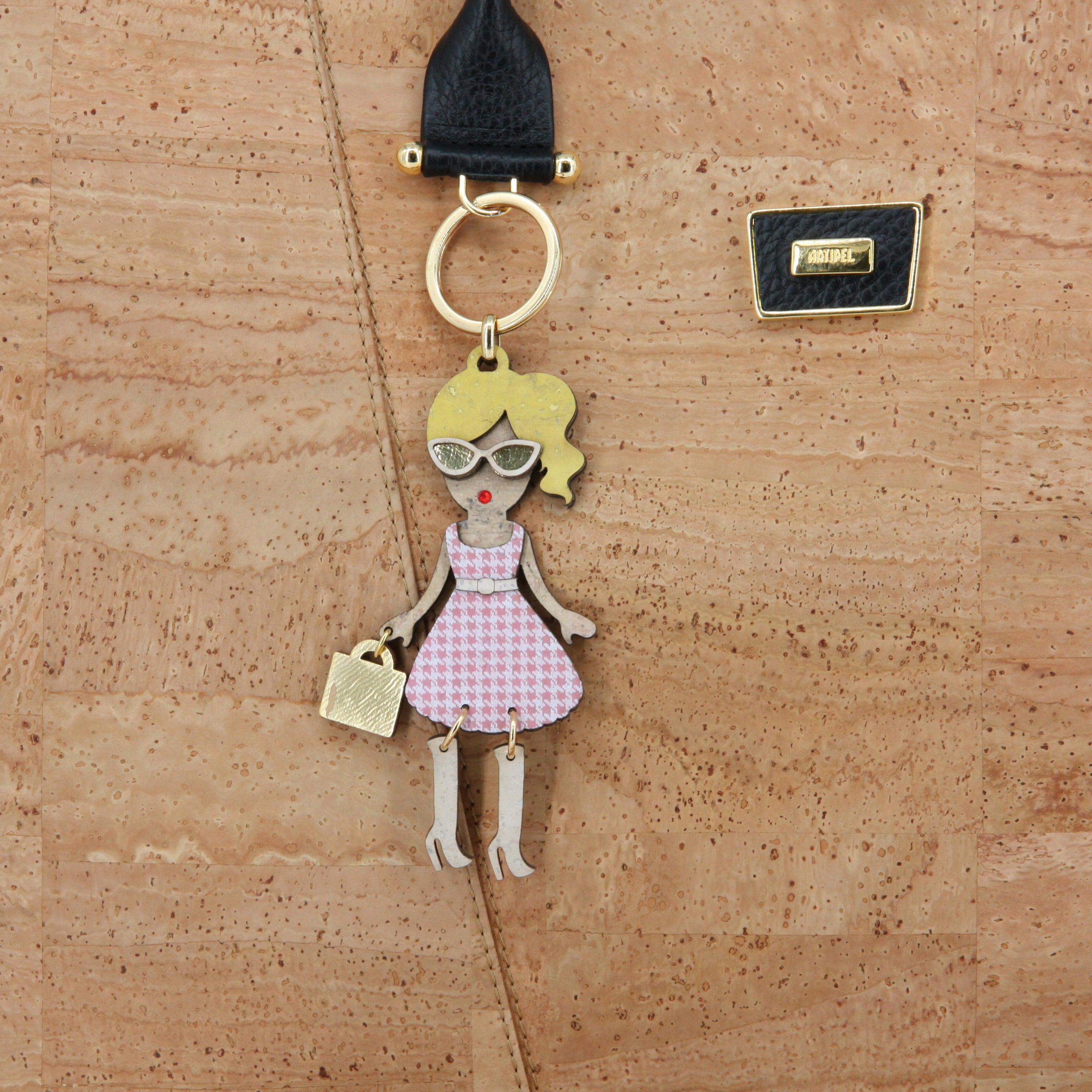 Kork Schlüsselanhänger * Anhänger für Taschen * peppige Figur * Taschenanhänger * Geschenk für Frauen * handmade in Portugal * Marke Artipel