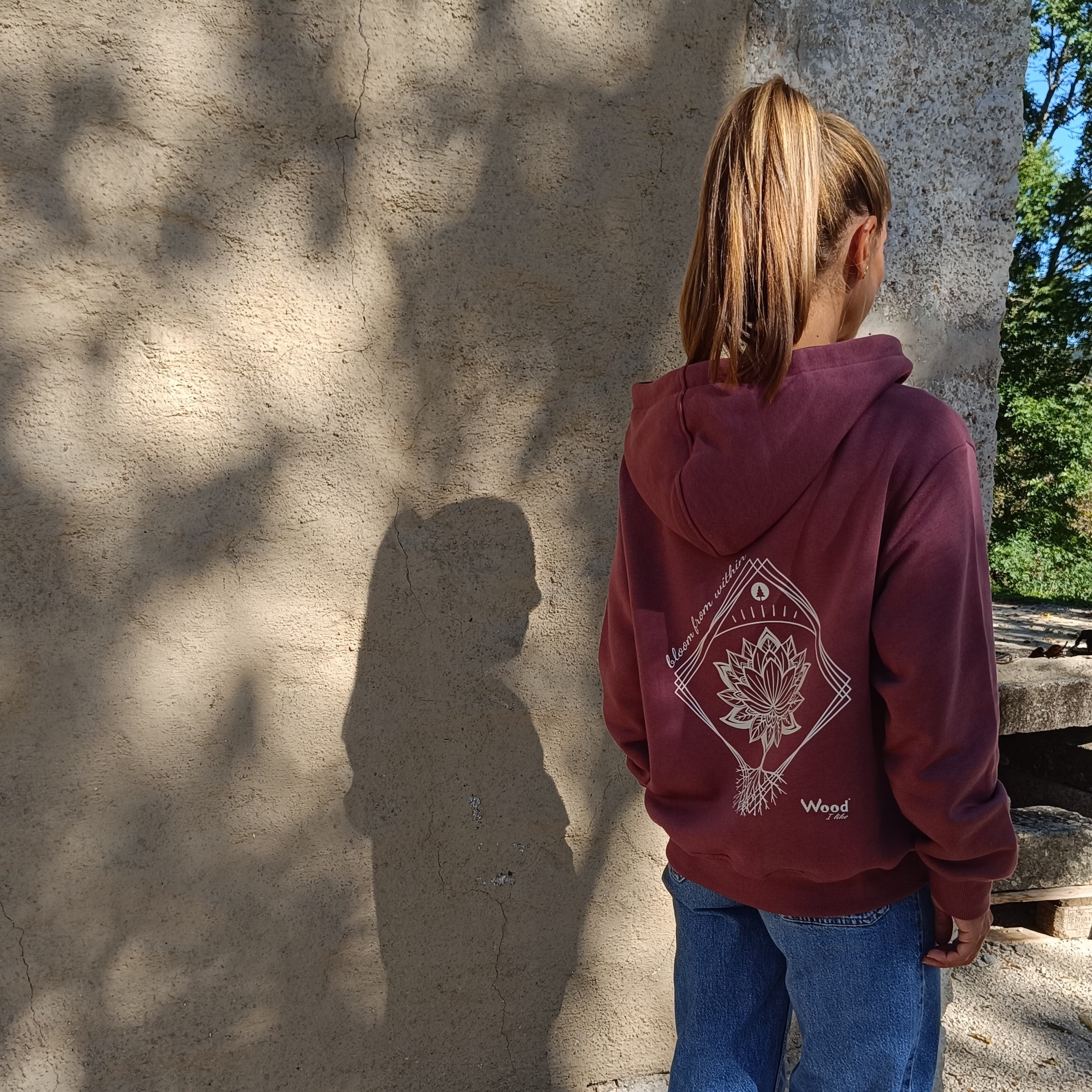 Frauen Hoodie aus Holzfasern * Kapuzenpullover * 100% Natur * 0% Plastik * rot * Motiv "Lotusblüte"