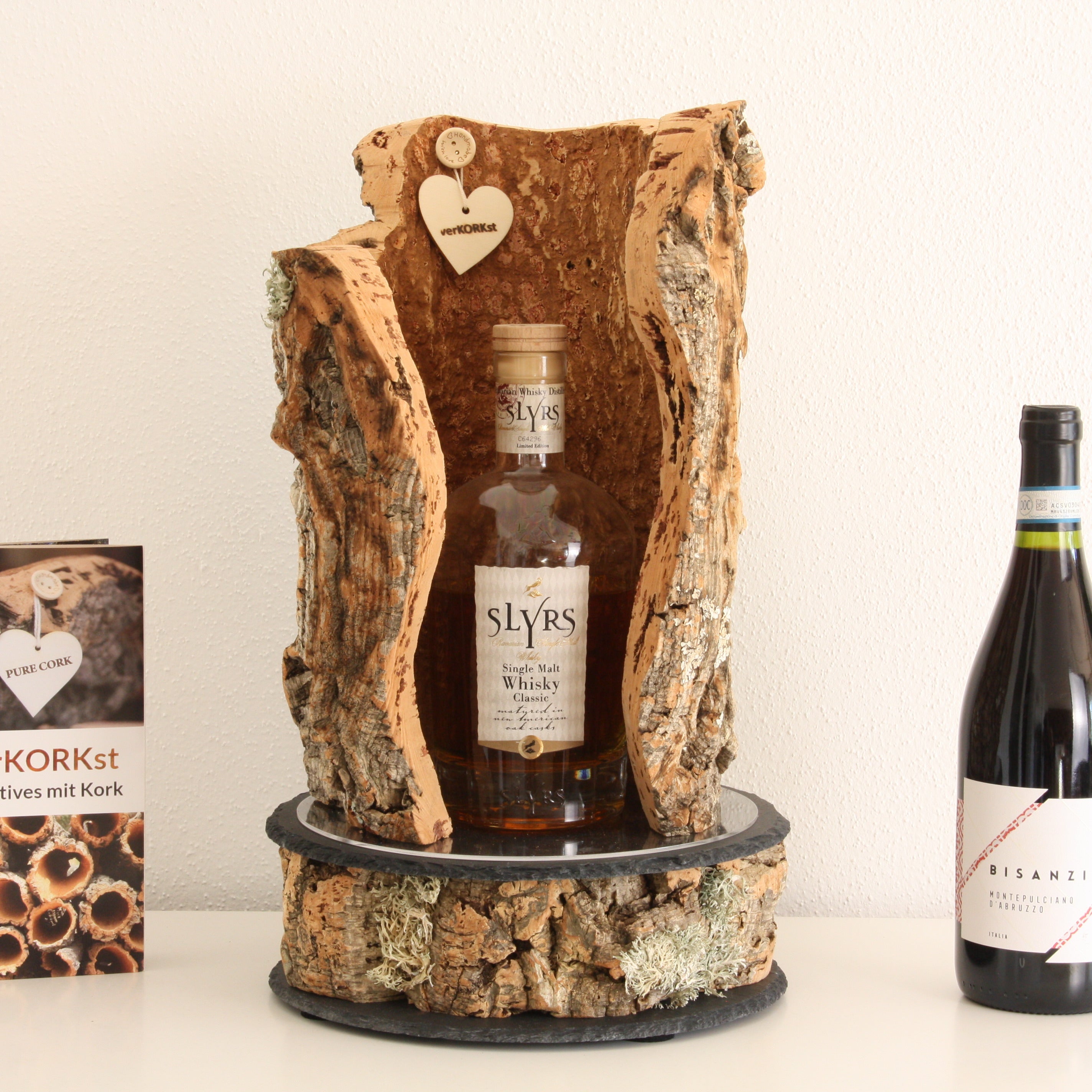 verKORKst Premium LED Flaschen Präsenter * Weinflaschen Präsentation Holz * hochwertige Präsentation von Weinflaschen Whiskey Spirituosen * handmade