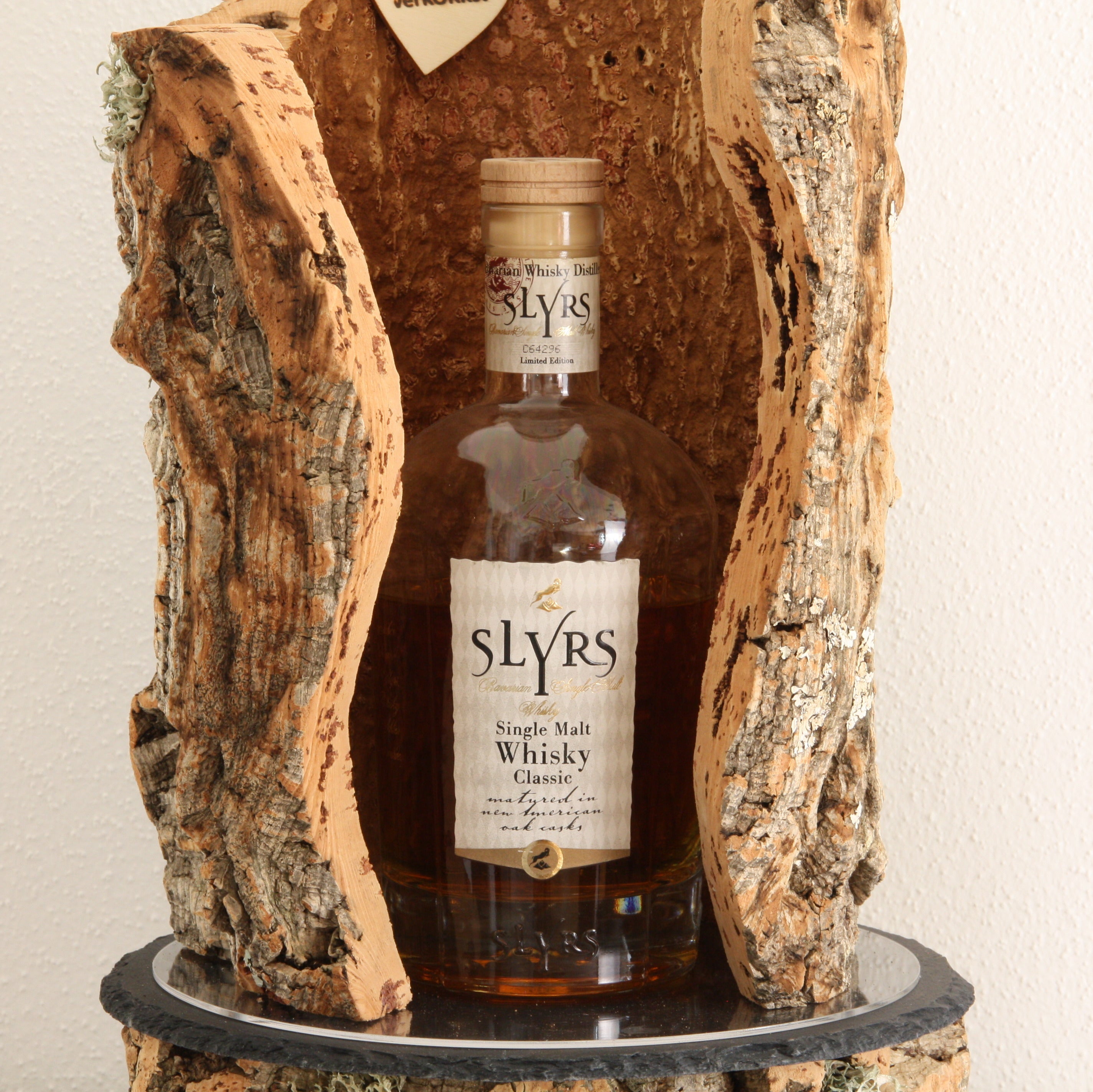 verKORKst Premium LED Flaschen Präsenter * Weinflaschen Präsentation Holz * hochwertige Präsentation von Weinflaschen Whiskey Spirituosen * handmade