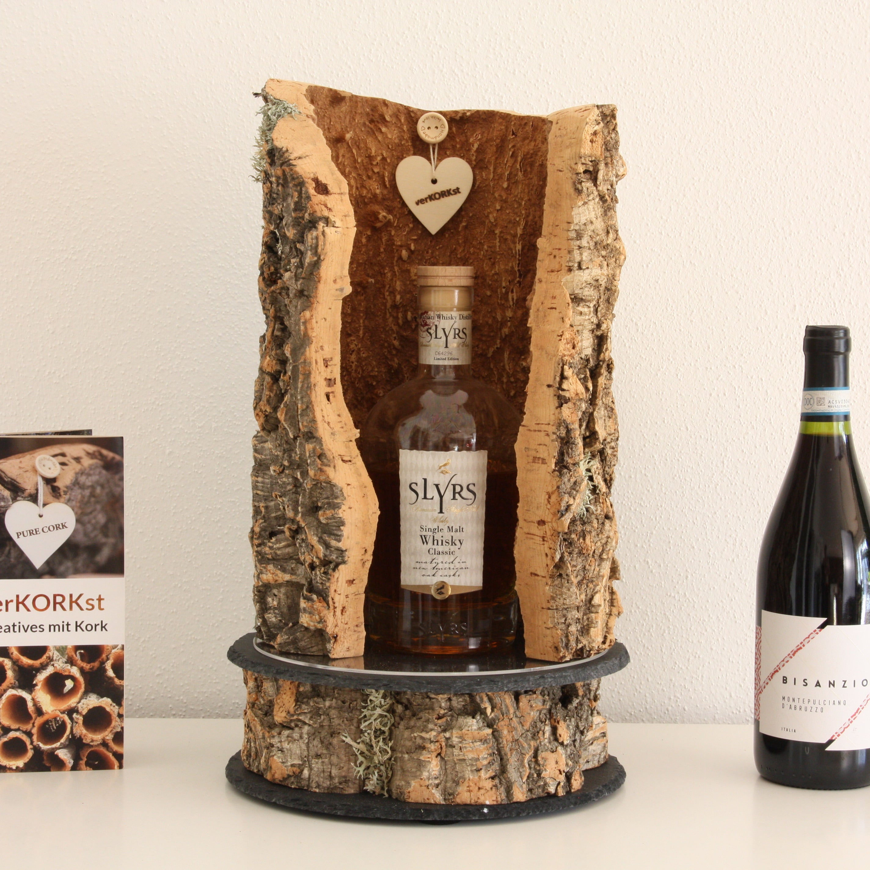 verKORKst Premium LED Flaschen Präsenter * Weinflaschen Präsentation Holz * hochwertige Präsentation von Weinflaschen Whiskey Spirituosen * handmade