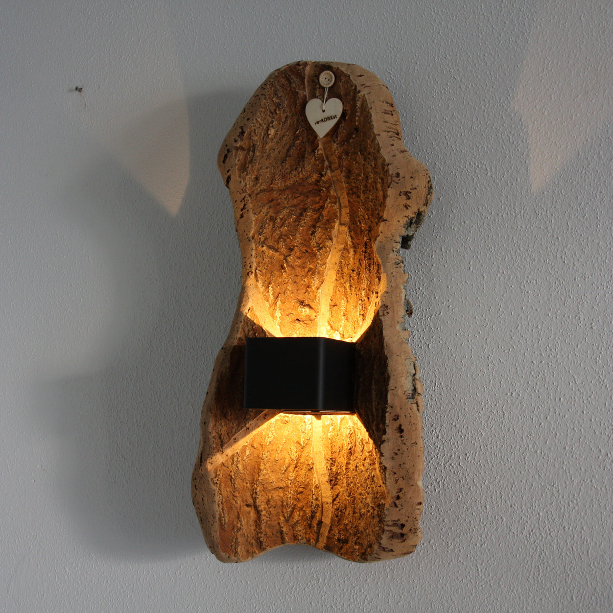 verKORKst Premium Wandlampe kabellos aus Korkrinde * Akku aufladbar * Bewegungssensor * Exklusive Vintage Wandleuchte im Landhausstil