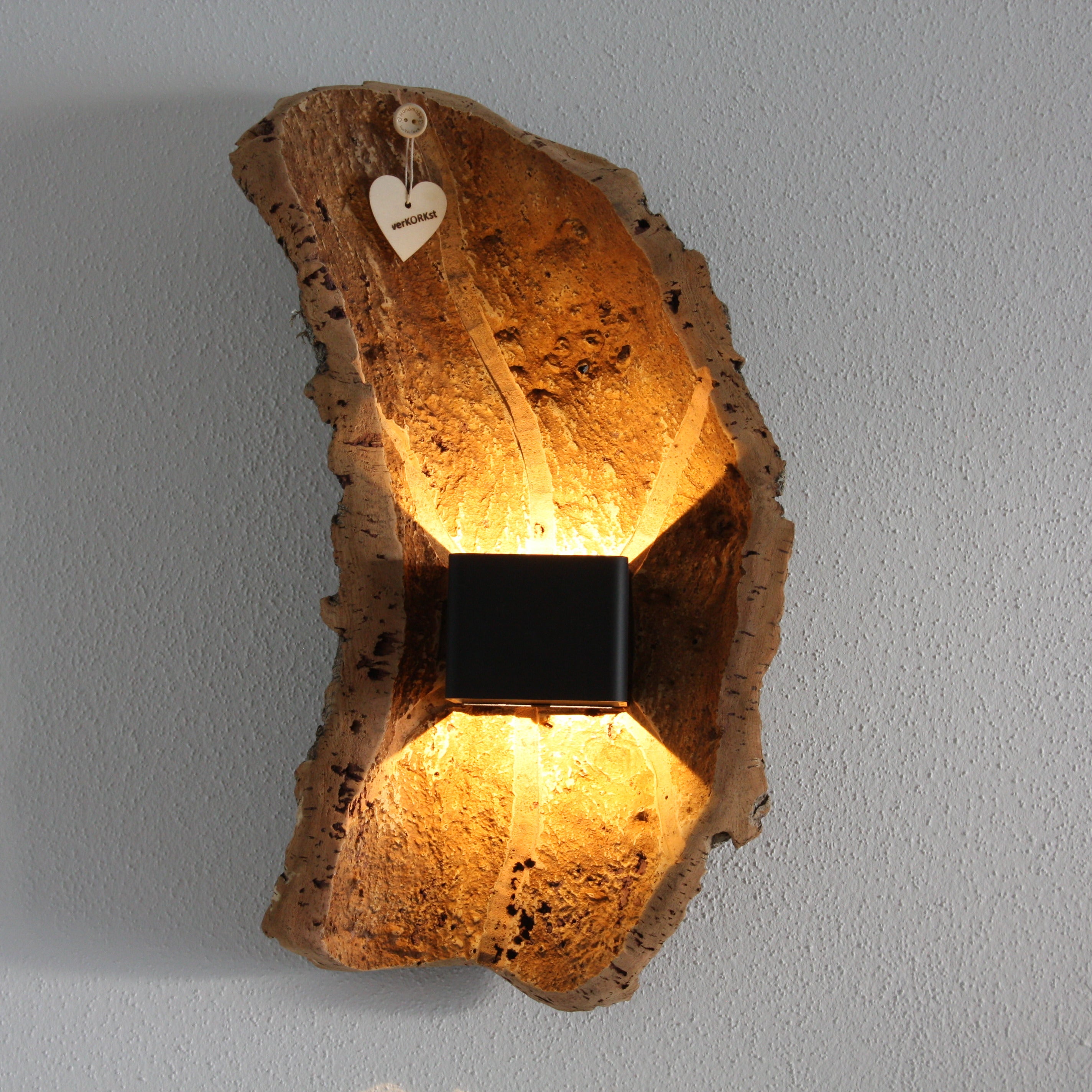 verKORKst Premium Wandlampe kabellos aus Korkrinde * Akku aufladbar * Bewegungssensor * Exklusive Vintage Wandleuchte im Landhausstil