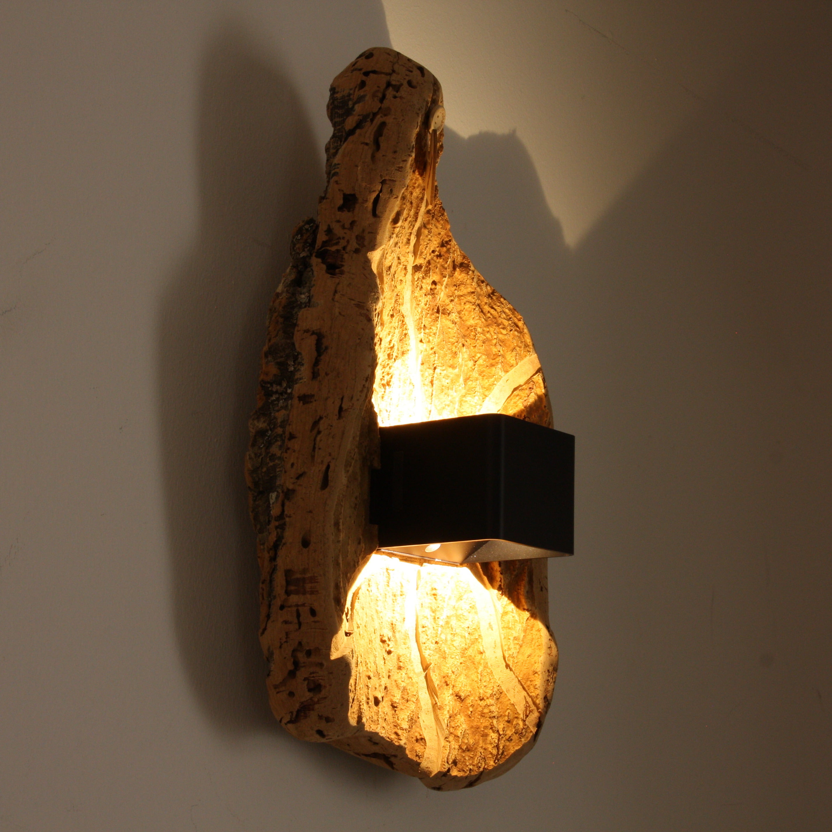 verKORKst Premium Wandlampe kabellos aus Korkrinde * Akku aufladbar * Bewegungssensor * Exklusive Vintage Wandleuchte im Landhausstil * handmade in Germany